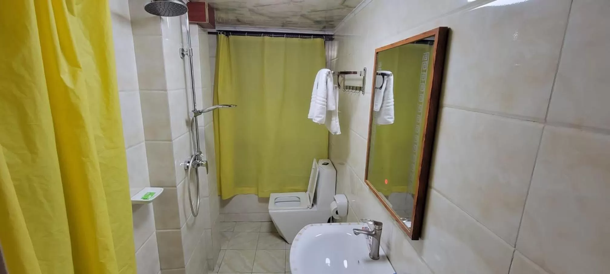 Bathroom in Marriot Metropolitan Hotel