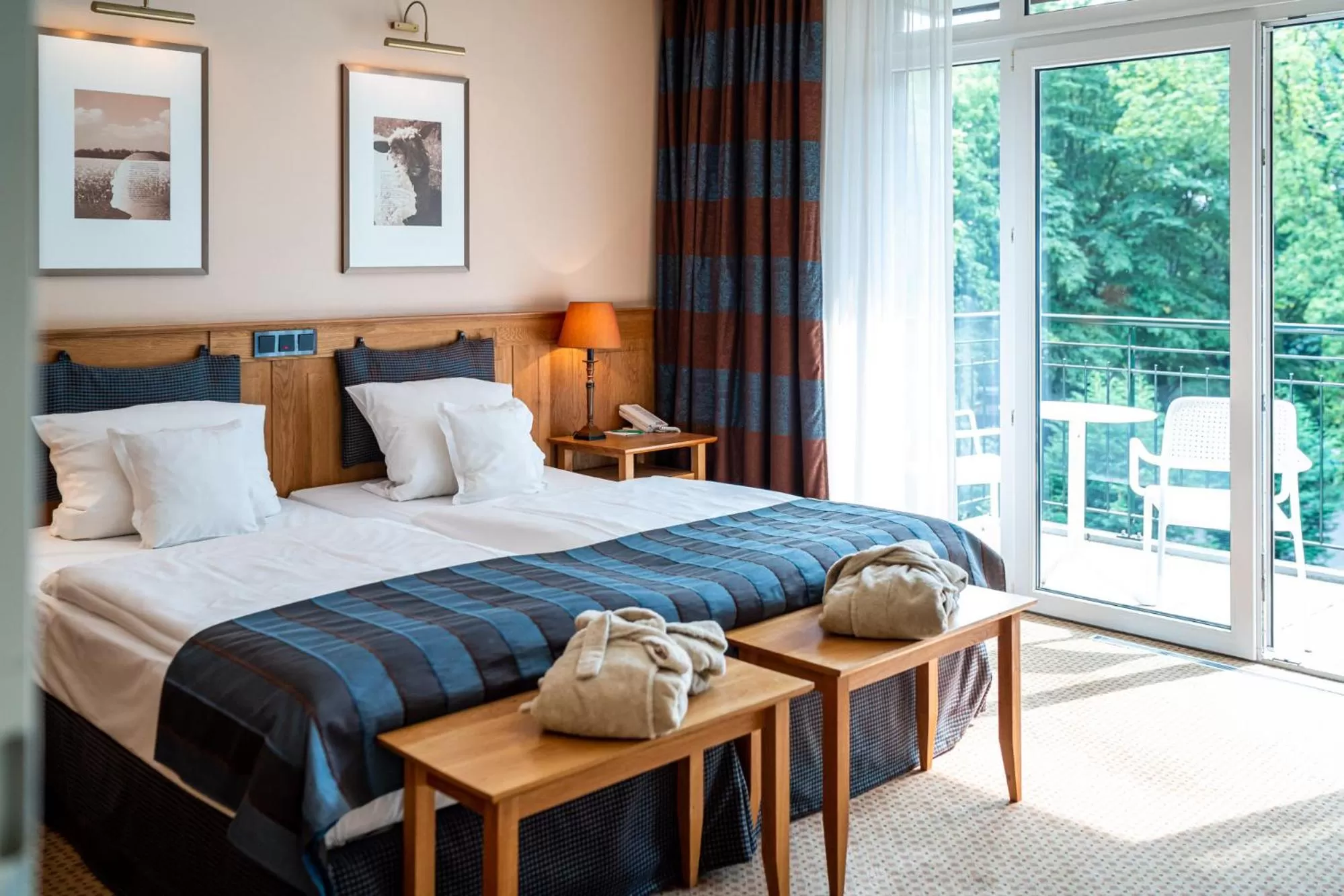 Bed in Waldhotel Tannenhäuschen