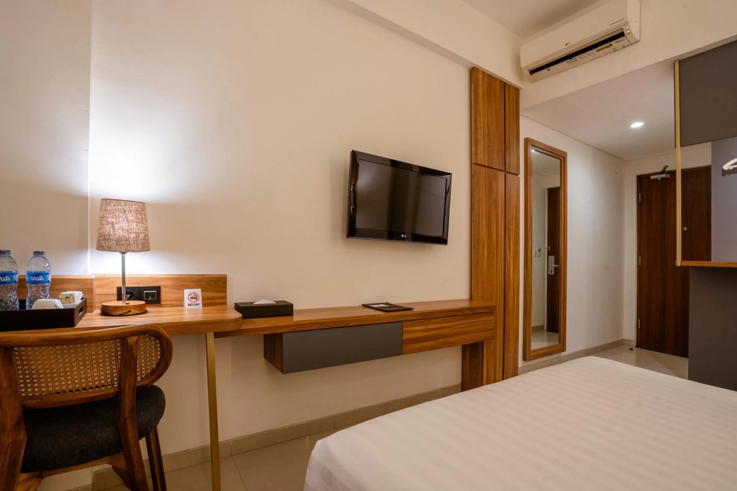 TV and multimedia, Bed in Crystalkuta Hotel - Bali