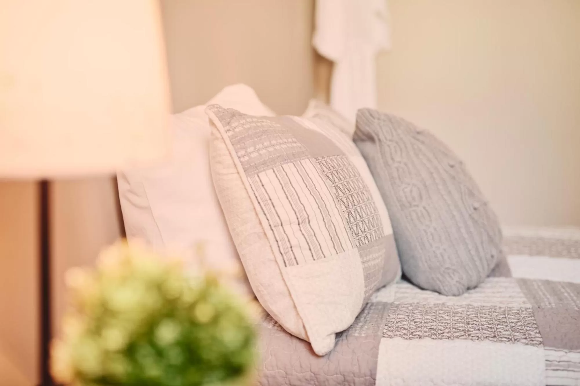 Bed in Auberge de l'Abbaye d'Oka