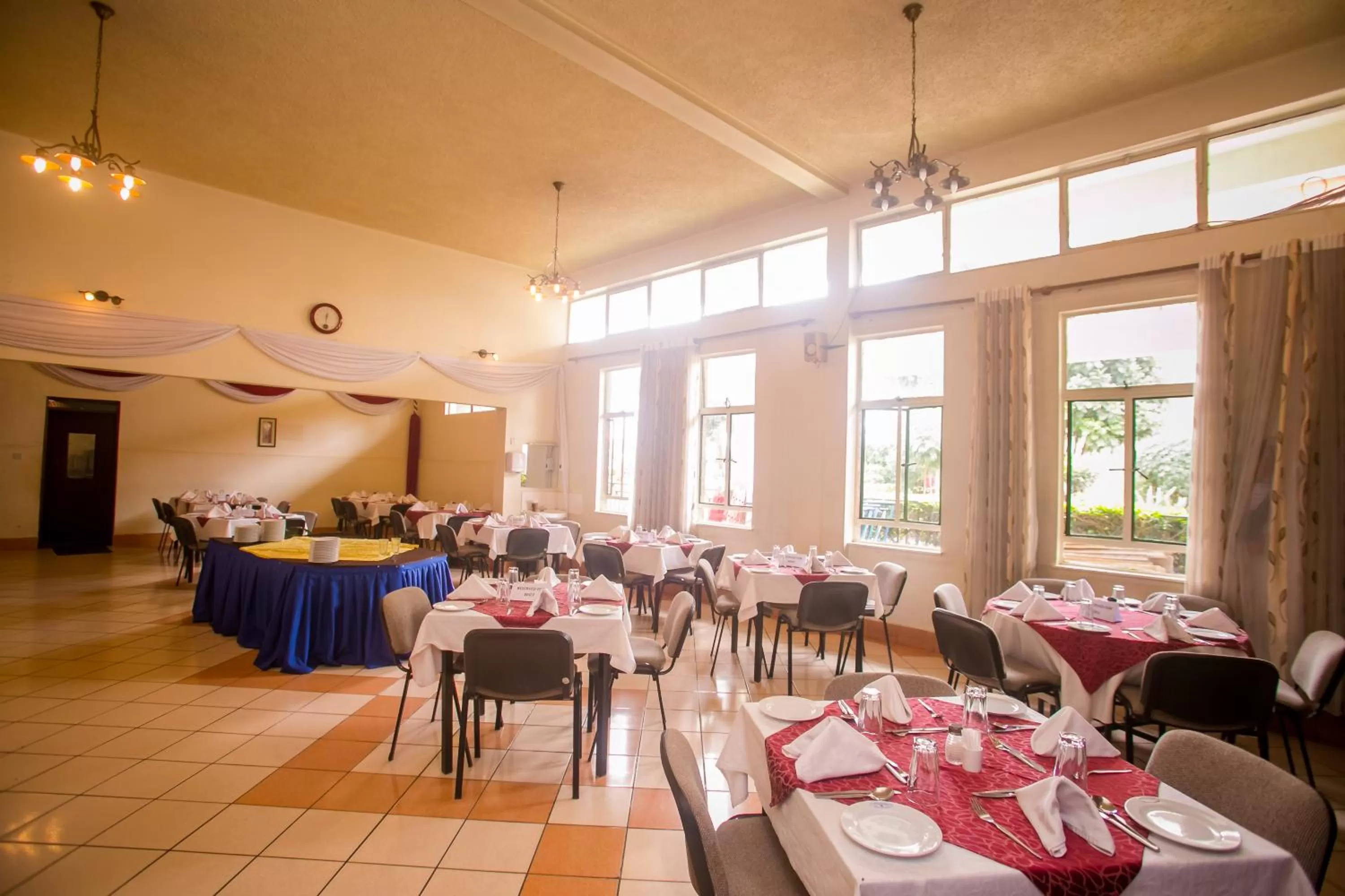 Restaurant/places to eat in Desmond Tutu Conference Centre