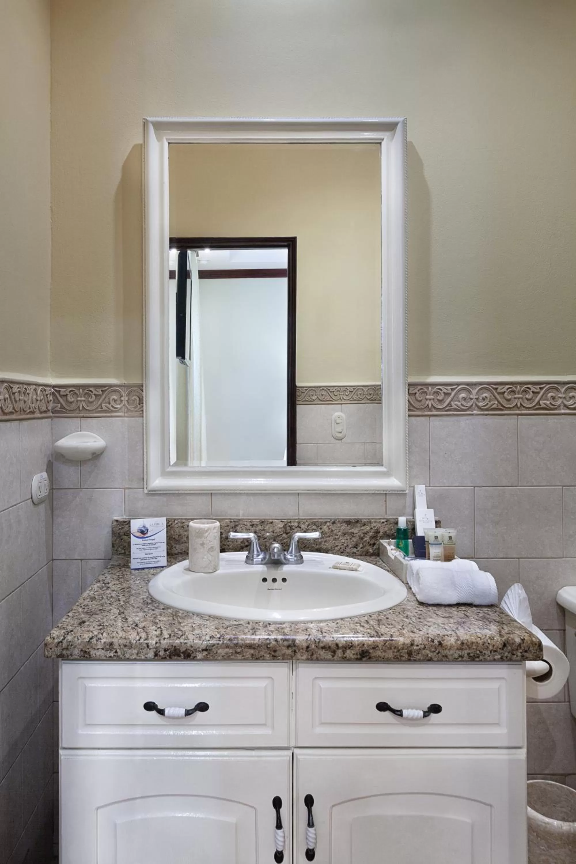 Bathroom in Hotel la Perla Leon