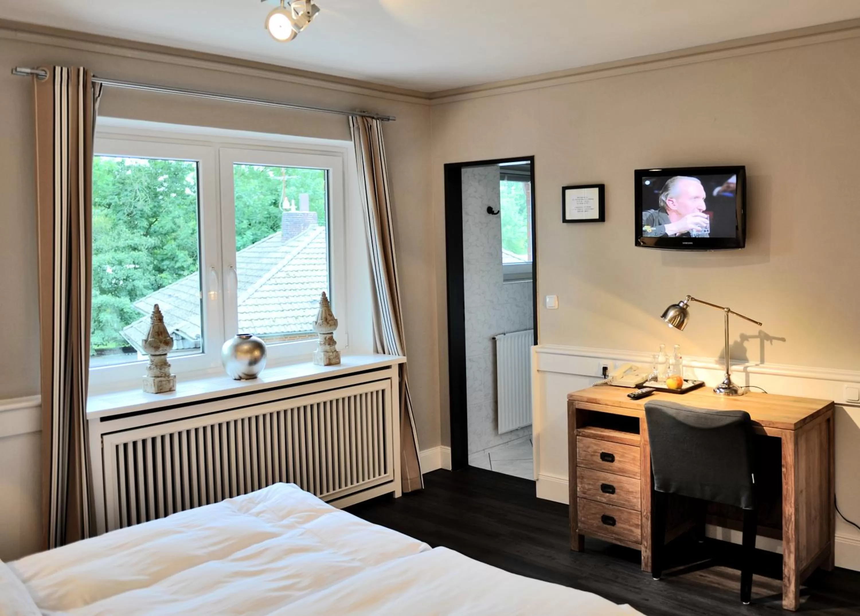 View (from property/room), TV/Entertainment Center in Hotel und Landhaus 'Kastanie'
