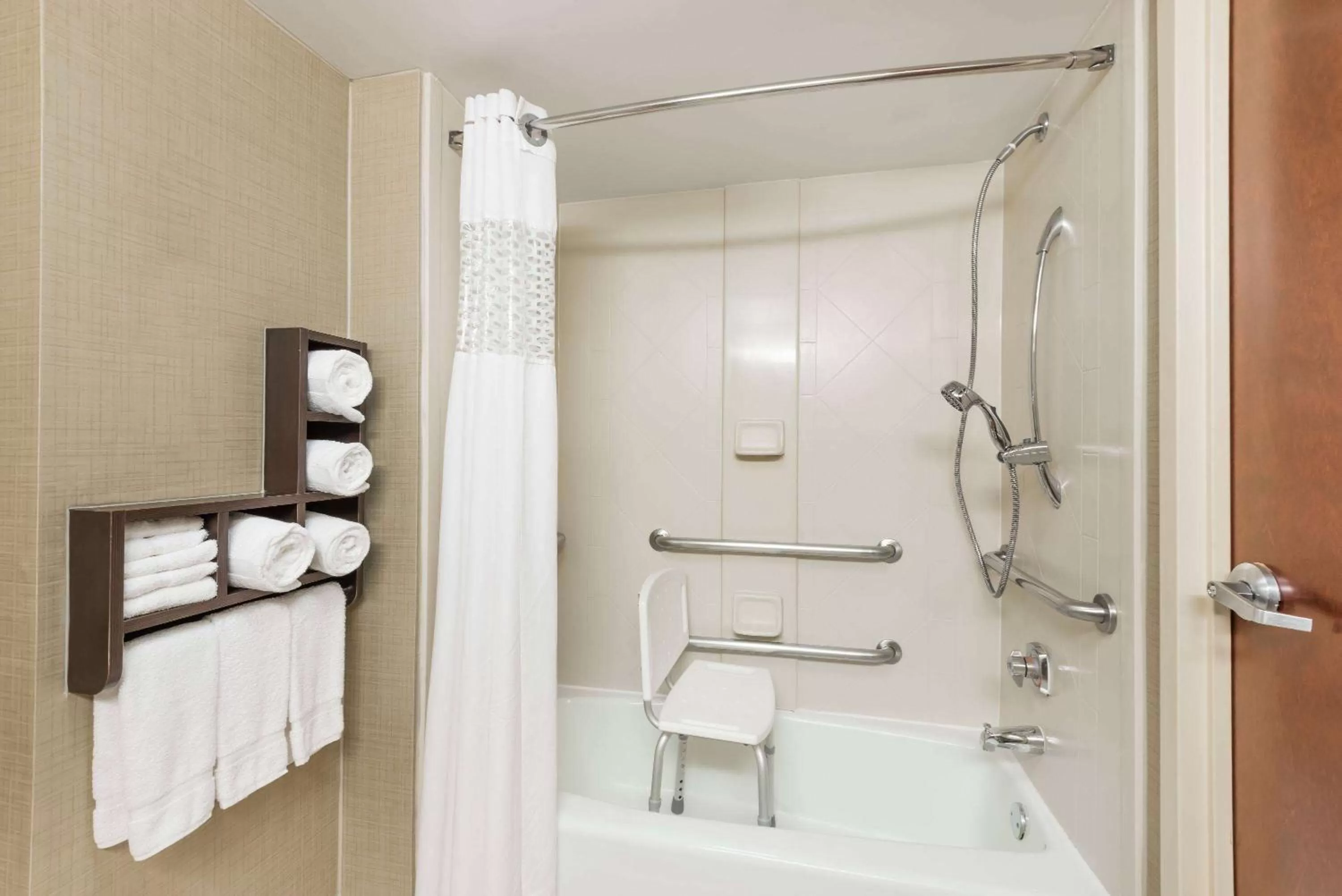 Bathroom in Wingate by Wyndham Springfield