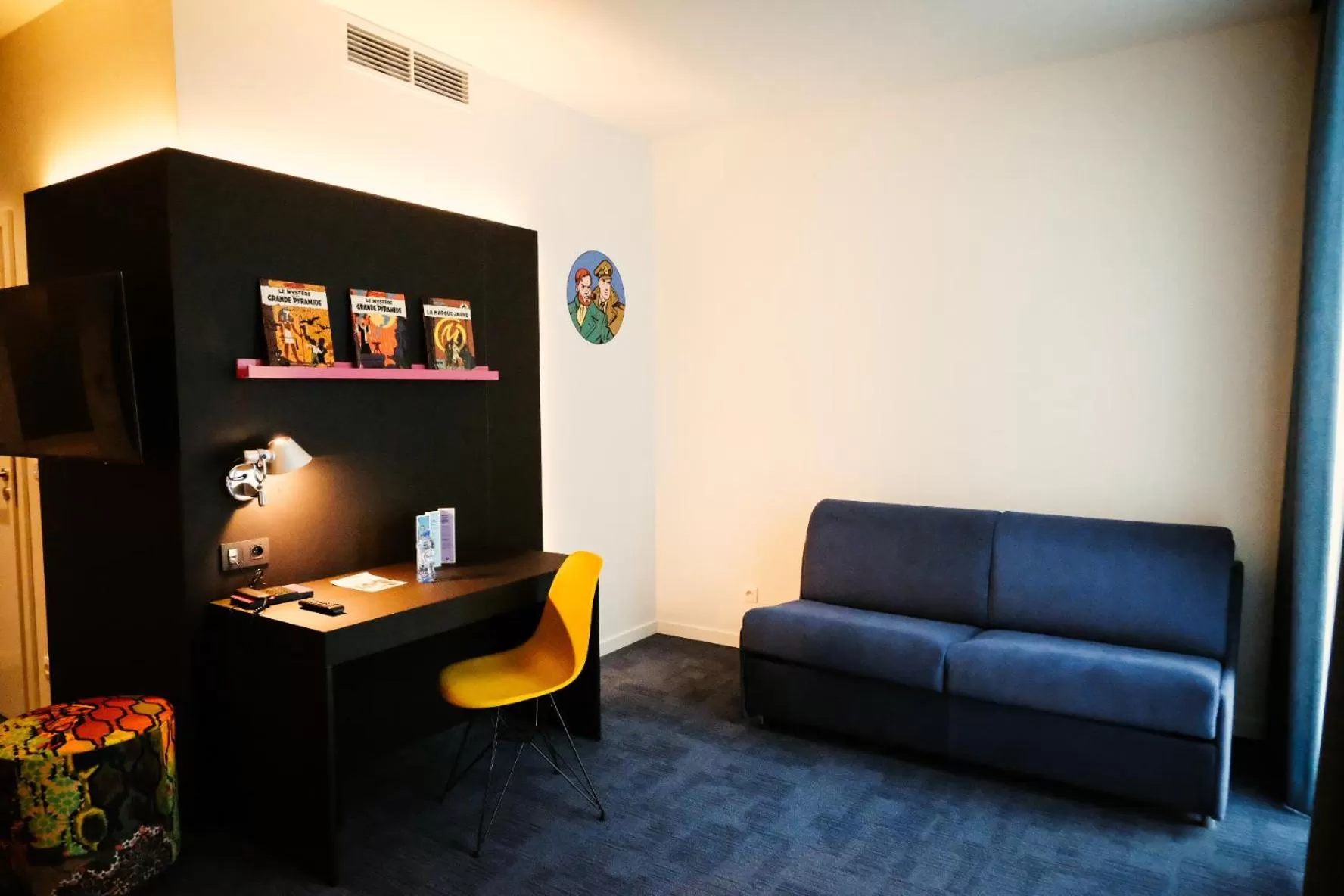 Seating area in ibis Styles Liege Guillemins
