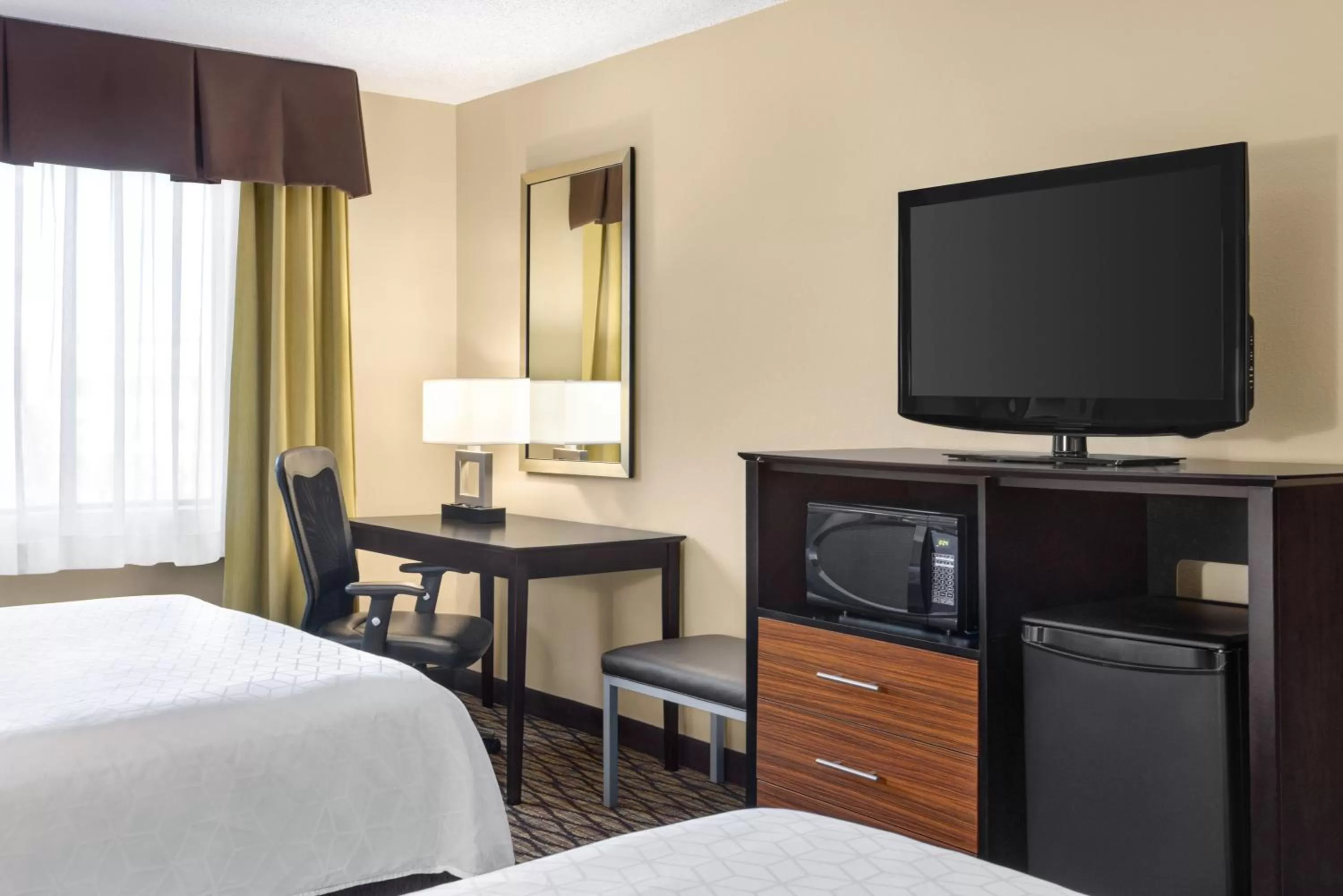 Photo of the whole room, Bed in Holiday Inn Express Hotel & Suites Edmond by IHG