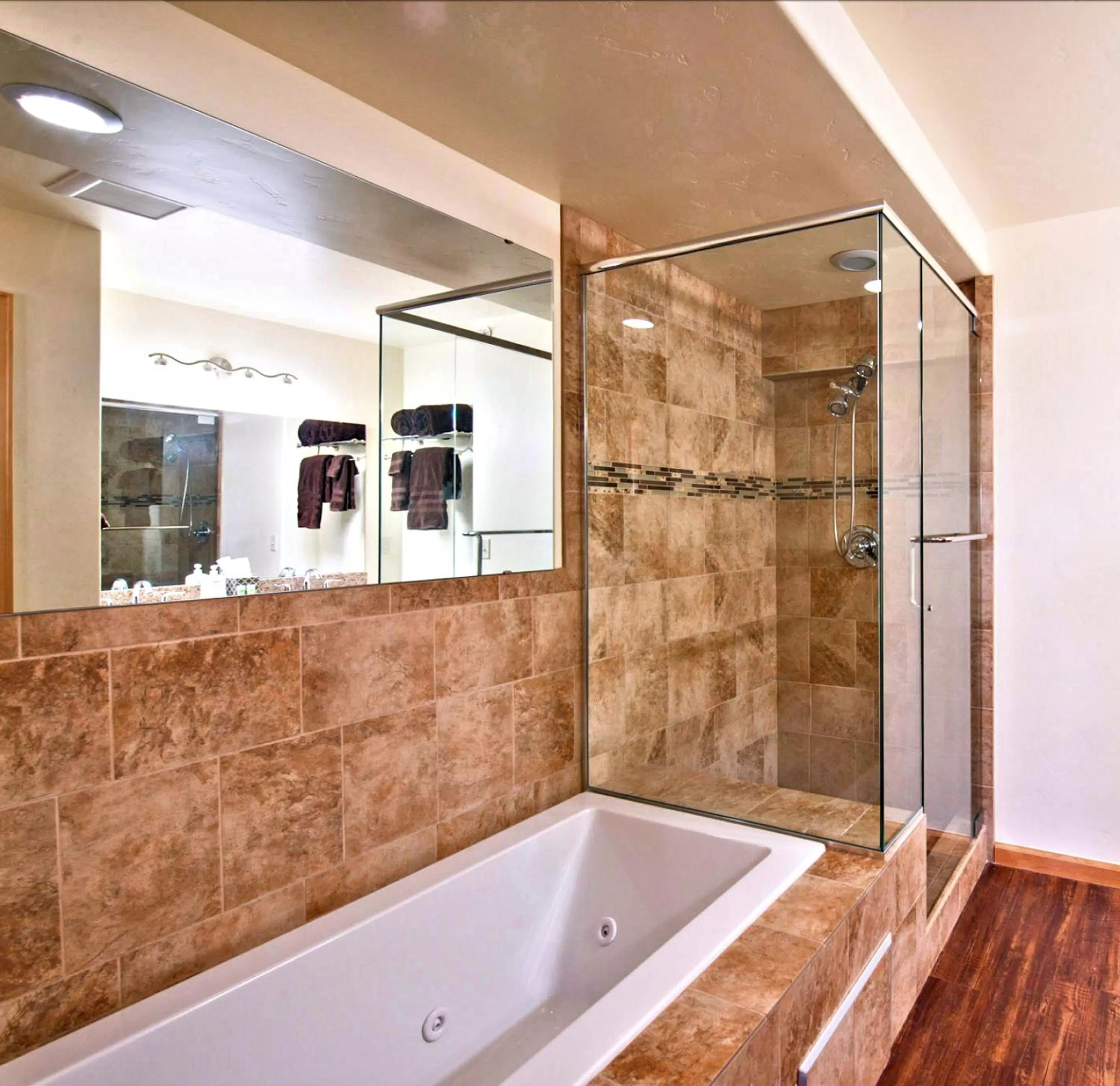 Shower, Bathroom in Mein Haus Bed & Breakfast