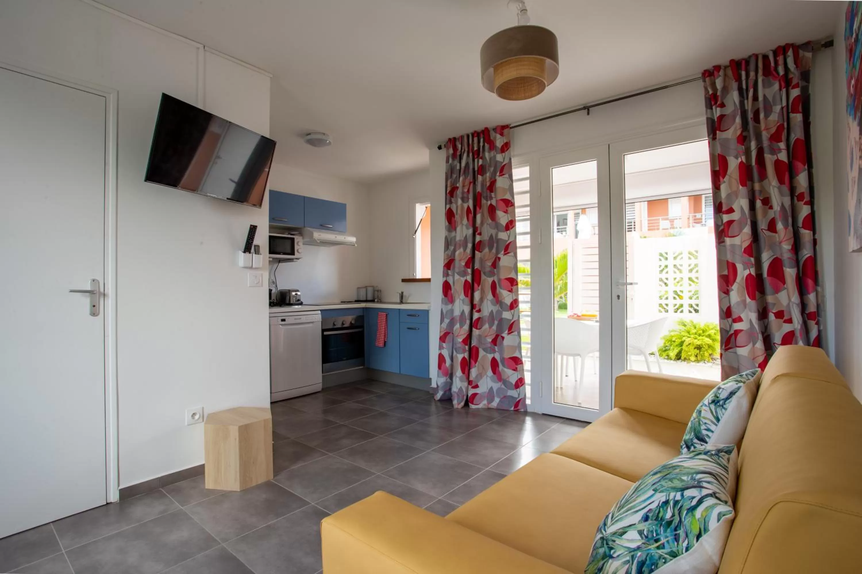 TV and multimedia in Hôtel Guadeloupe Palm Suites