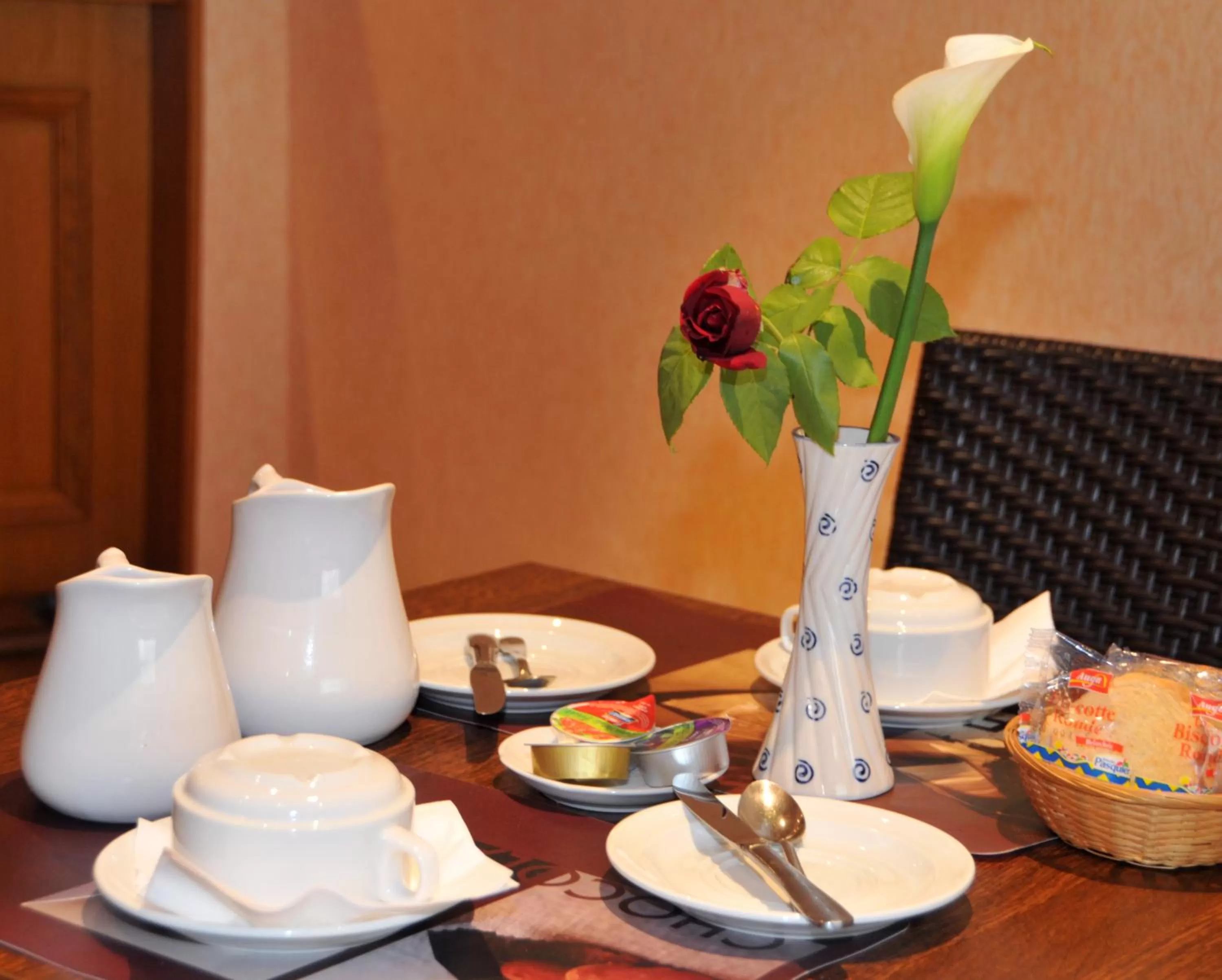 Restaurant/places to eat in Logis Hotel L'ange Couronne