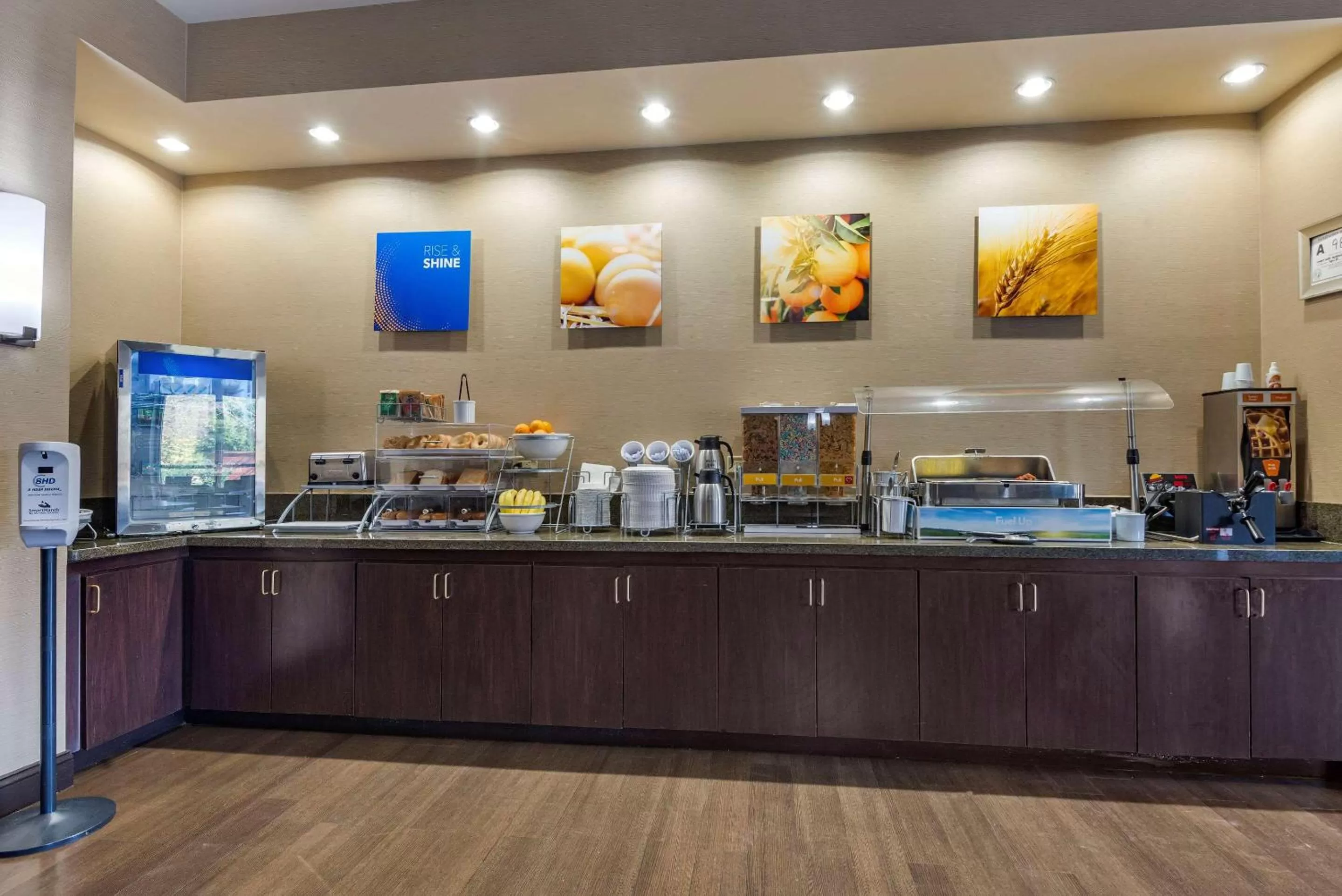 Breakfast in Comfort Suites Huntersville near Lake Norman