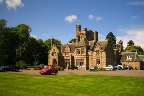 Facade/entrance in Mansion House Hotel