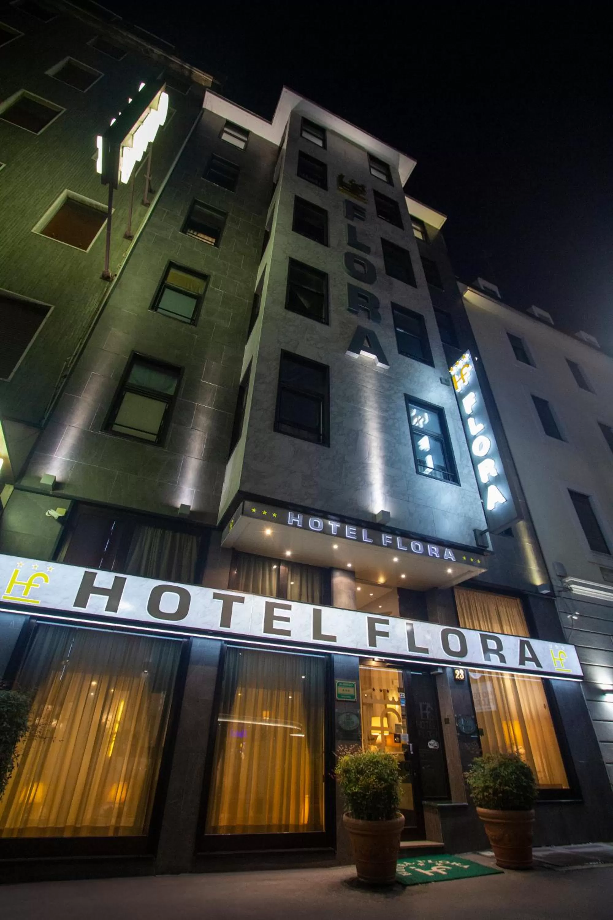 Facade/entrance in Hotel Flora