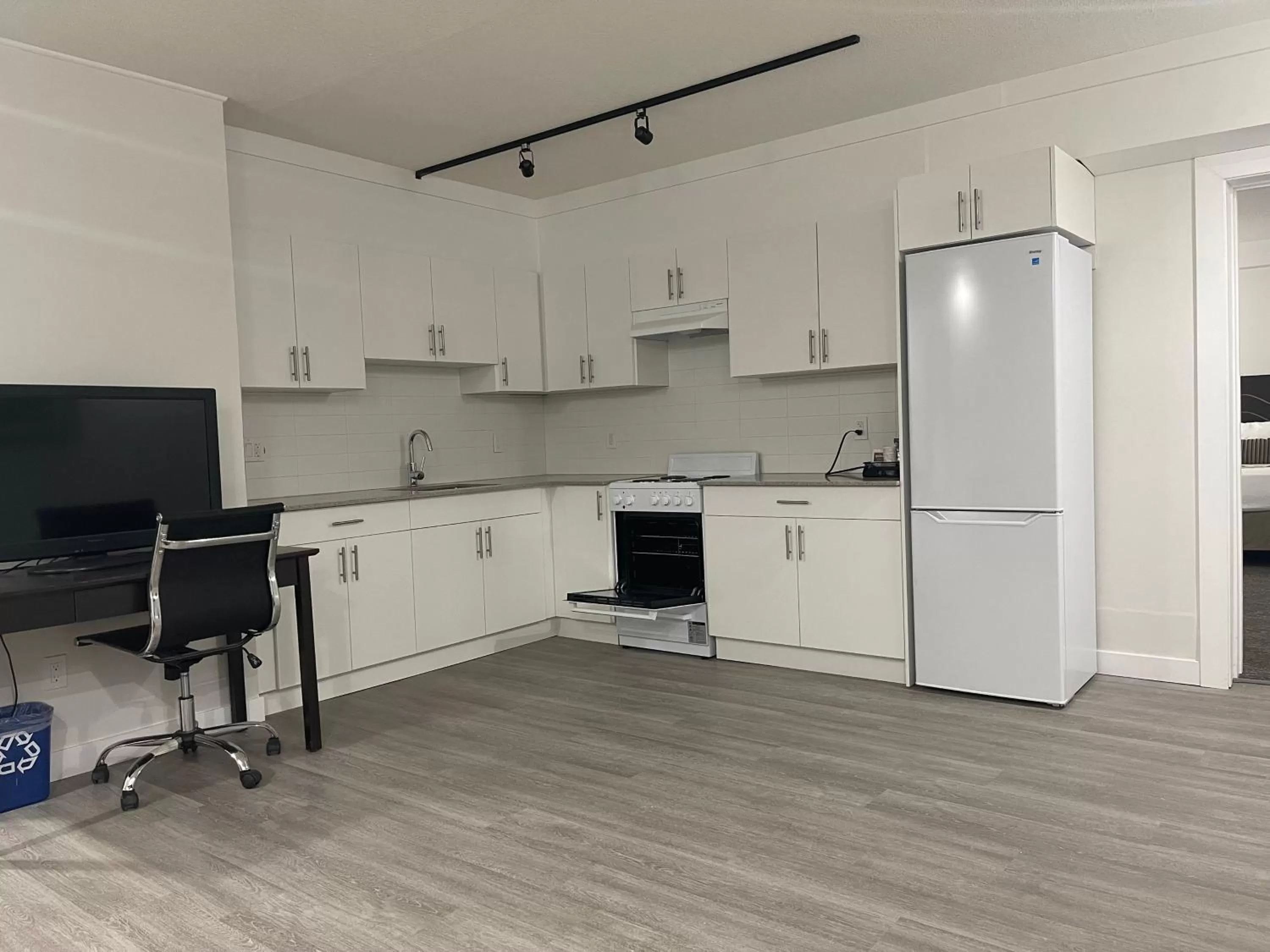 Kitchen or kitchenette in Radisson Hotel & Conference Centre Edmonton