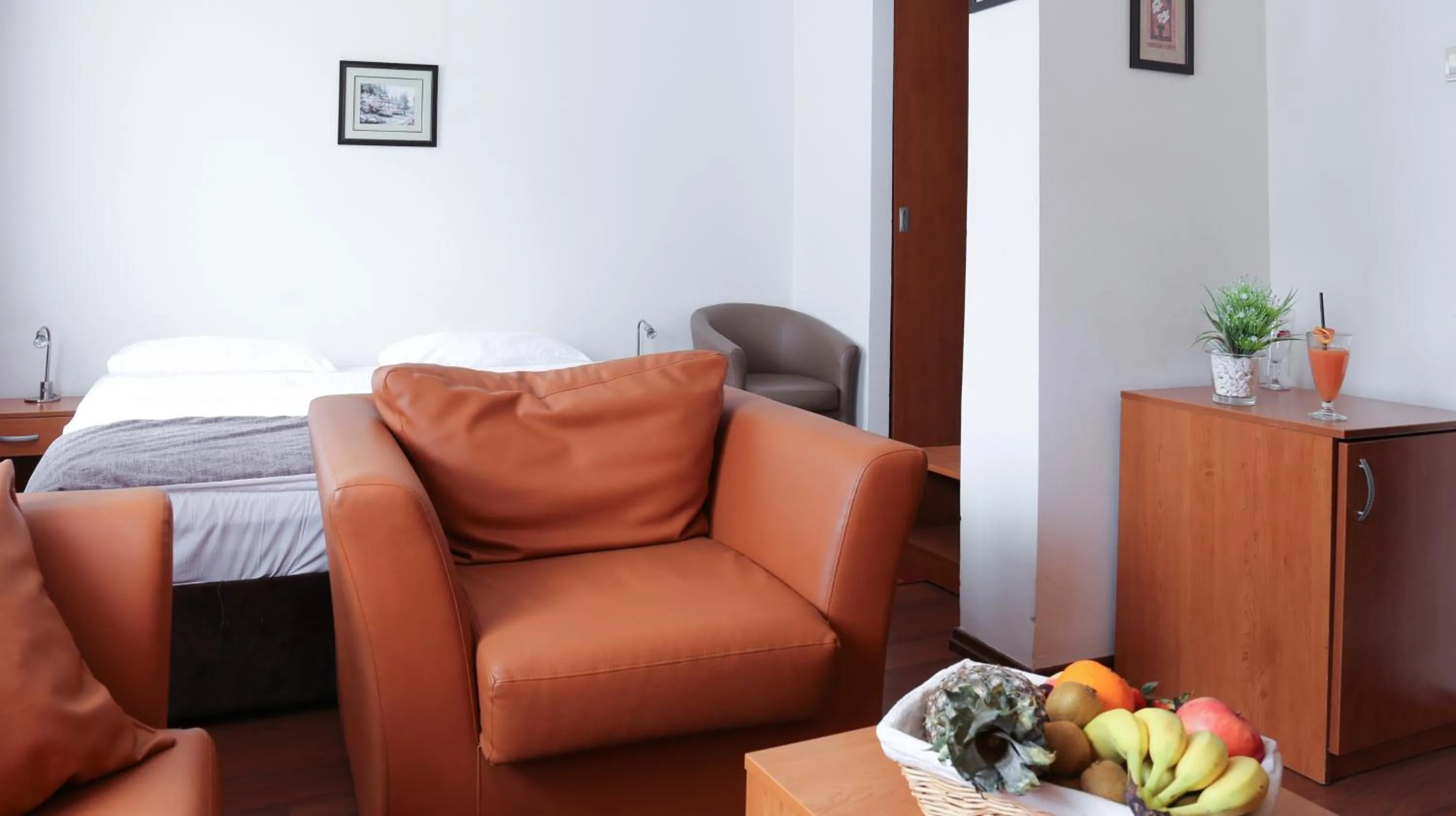 Bed in Hotel Srbija-FREE PARKING