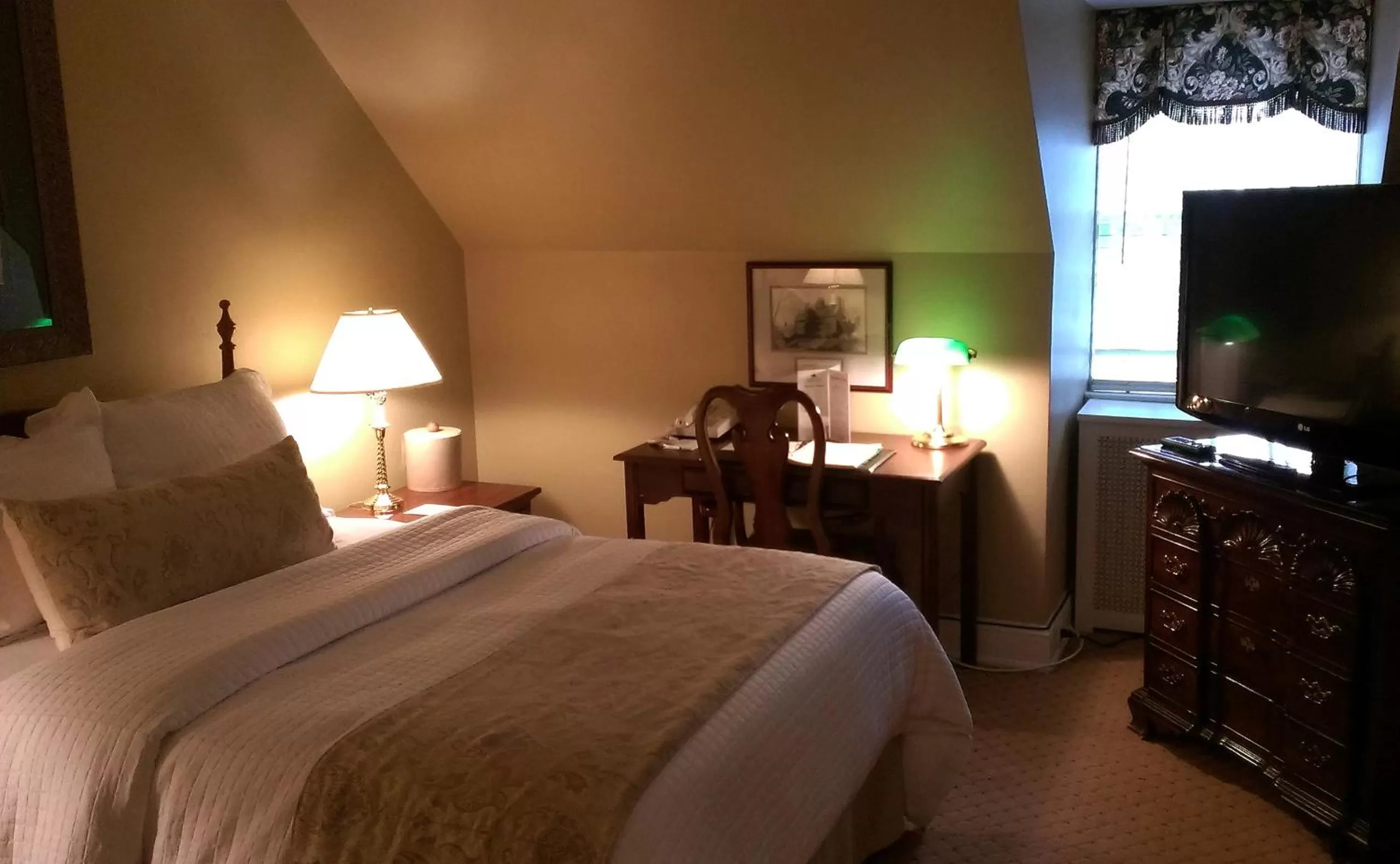 Double Room in Nassau Inn