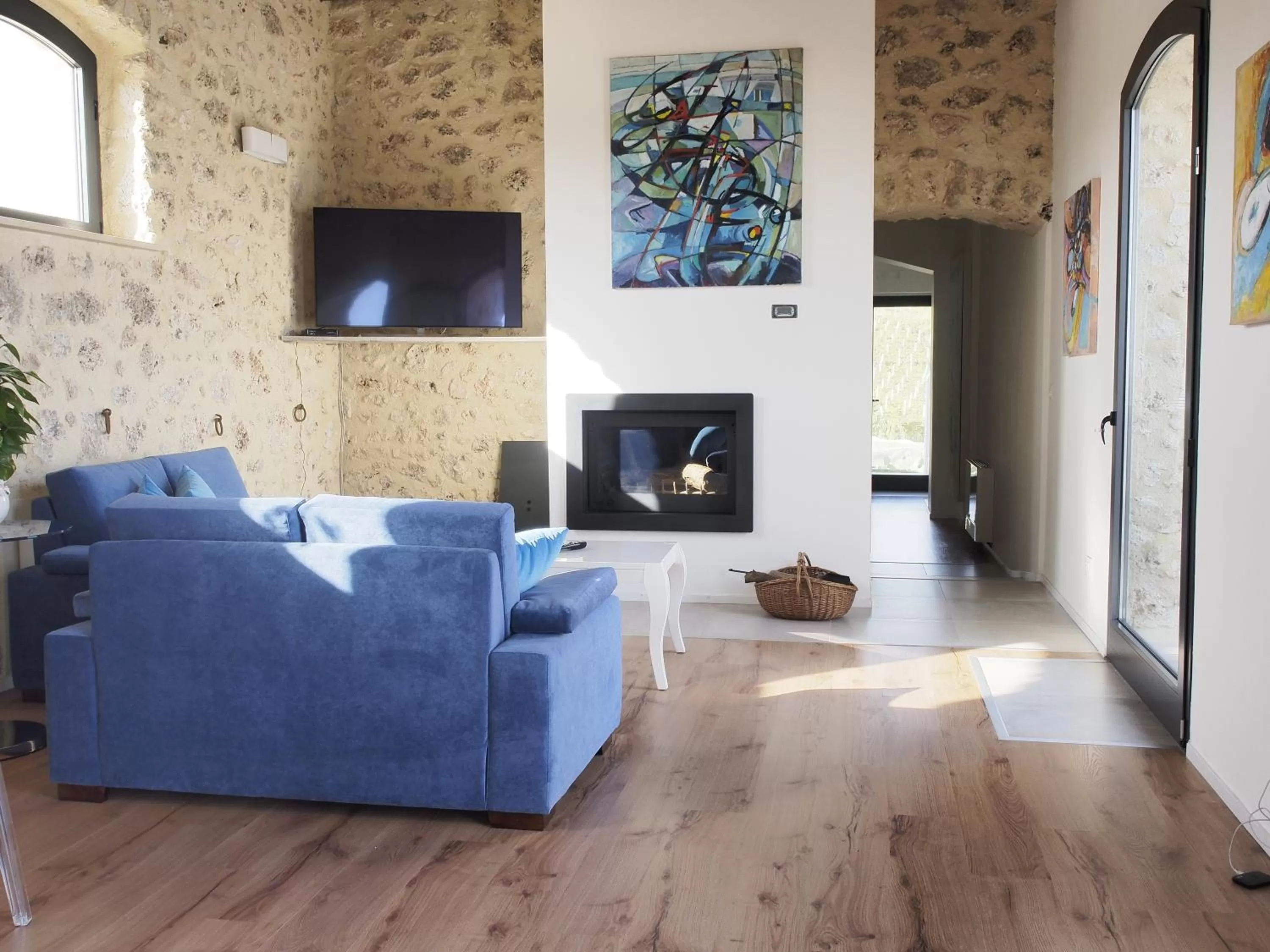 Communal lounge/ TV room in La Foresteria di Golden Grapes