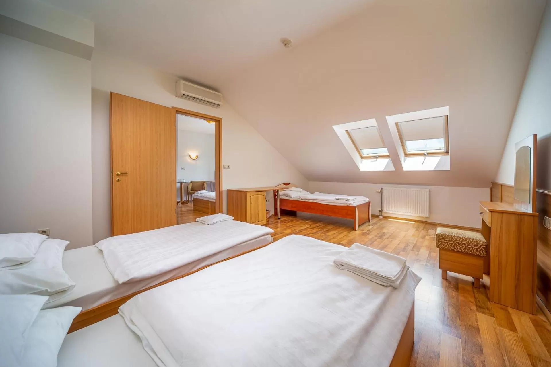 Photo of the whole room, Bed in Nefelejcs Hotel