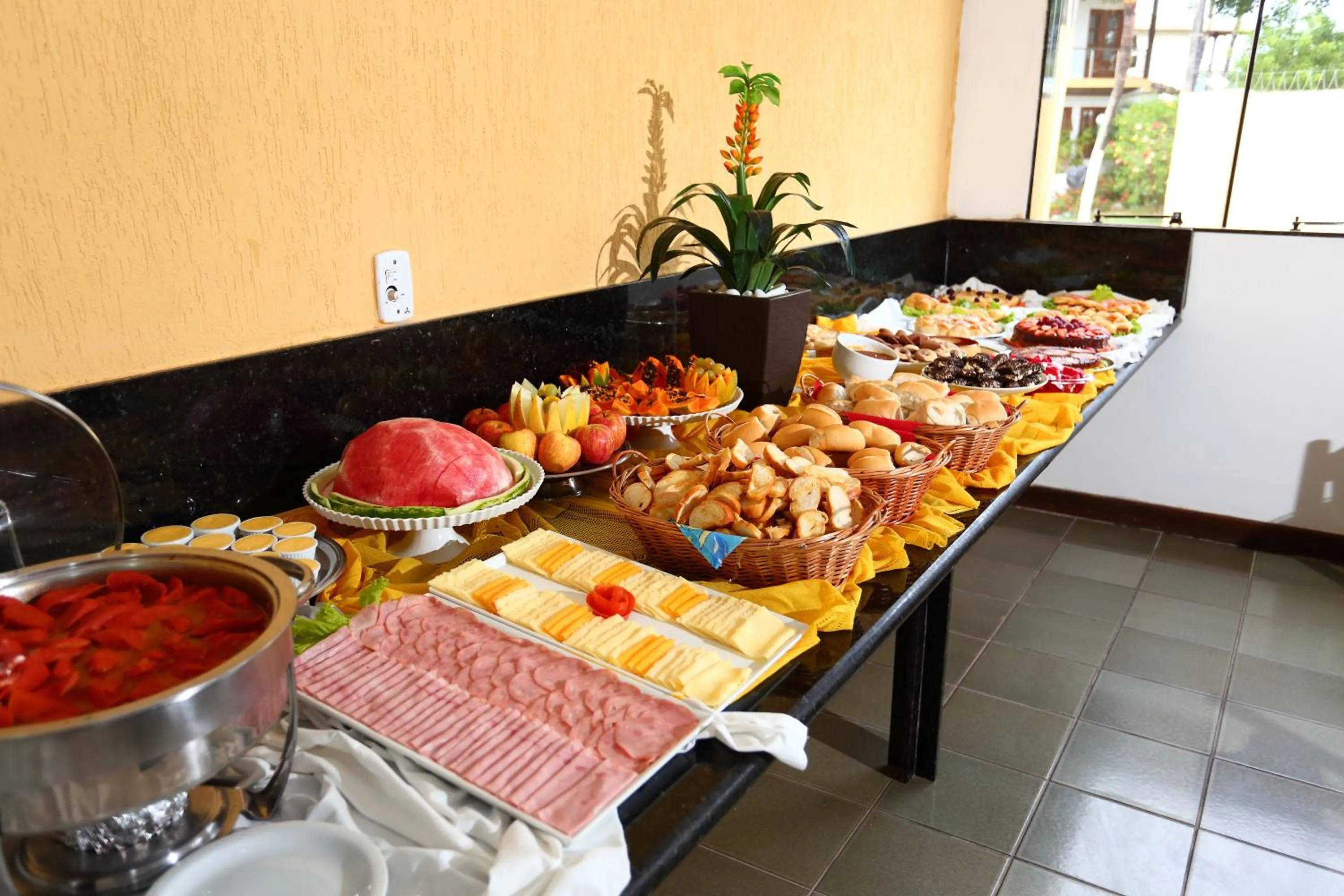 Restaurant/places to eat in Andimar Hotel