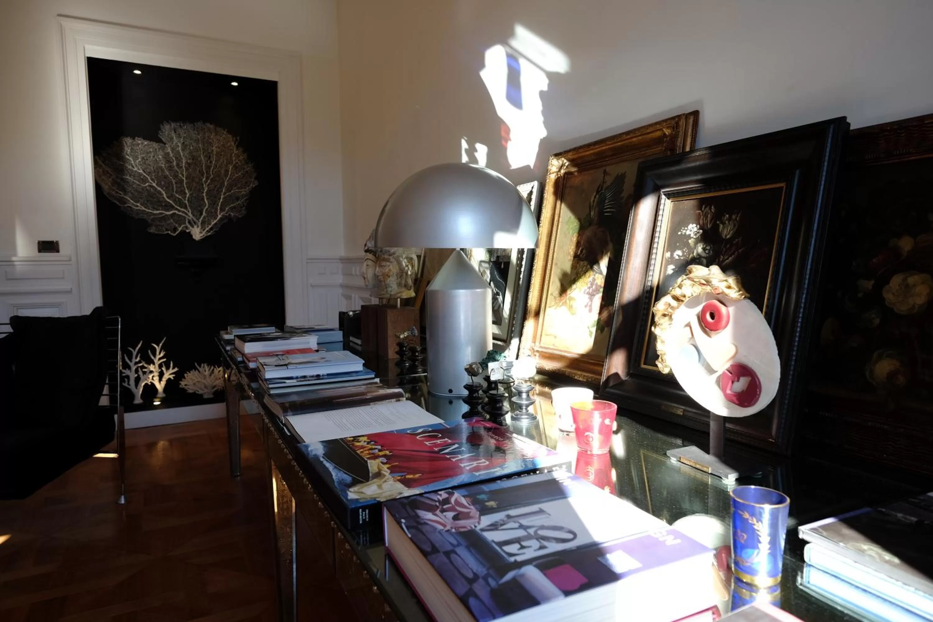 Communal lounge/ TV room in Seven Historical Suites