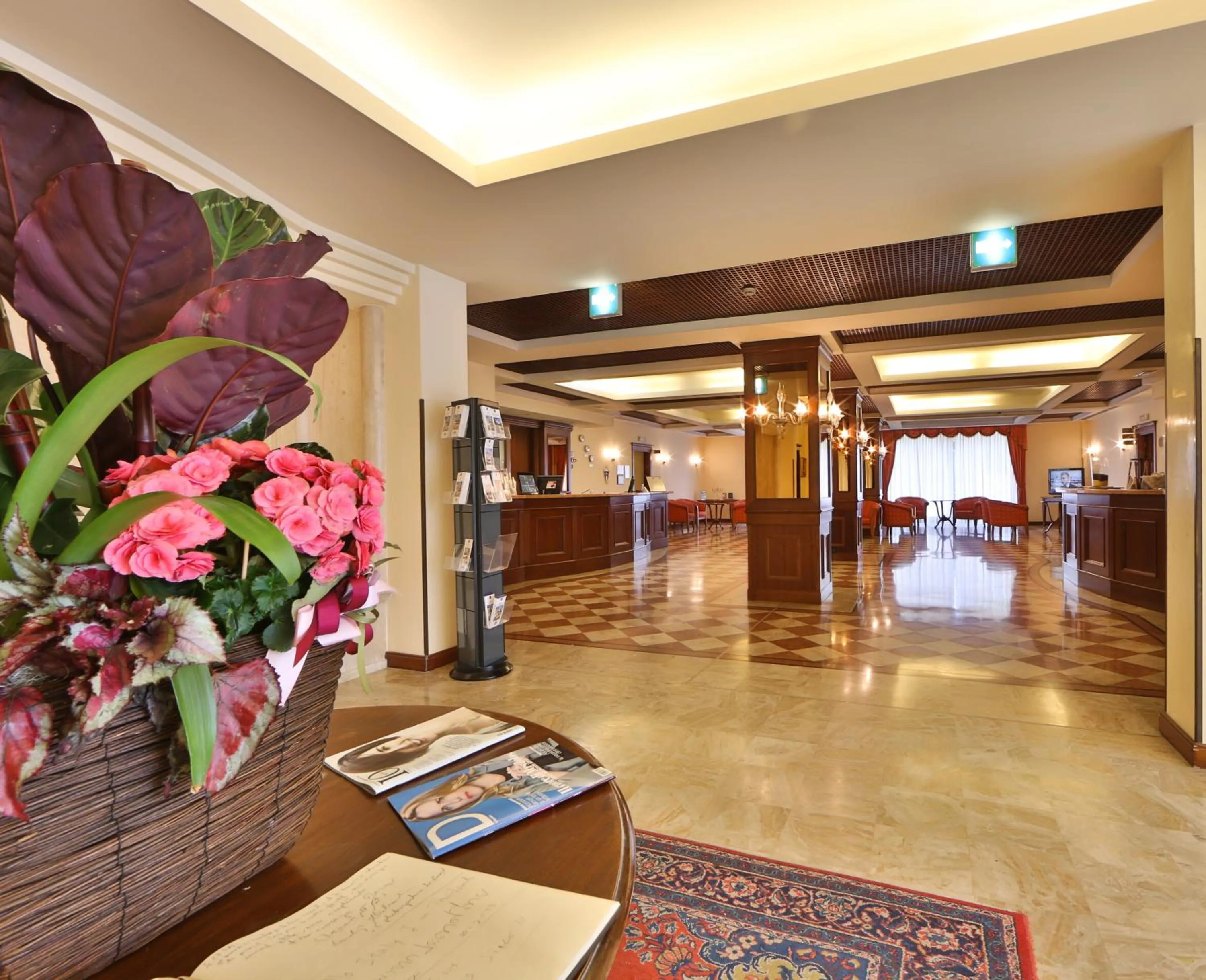 Lobby or reception in Best Western Classic Hotel