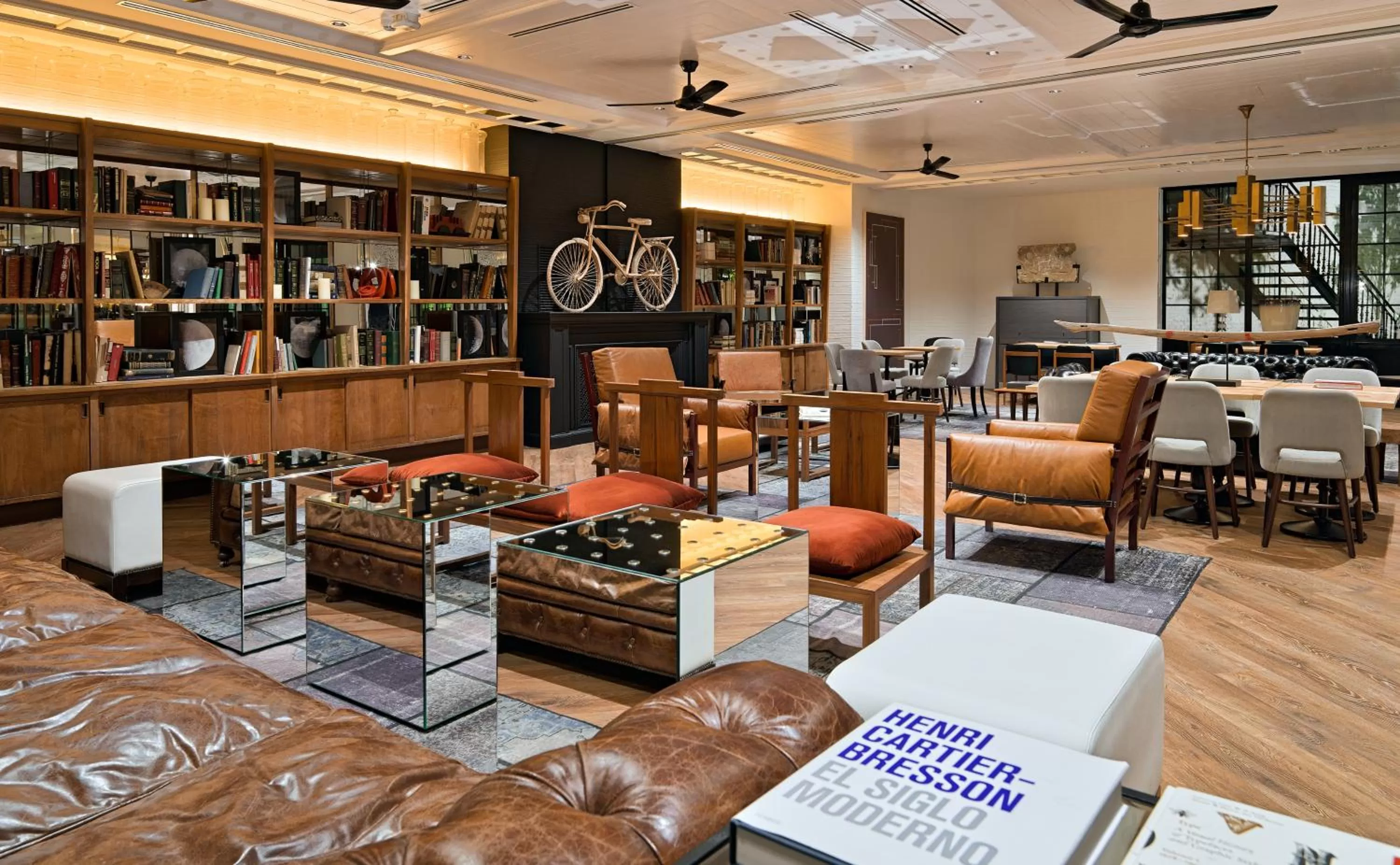 Communal lounge/ TV room in H10 Metropolitan 4* Sup