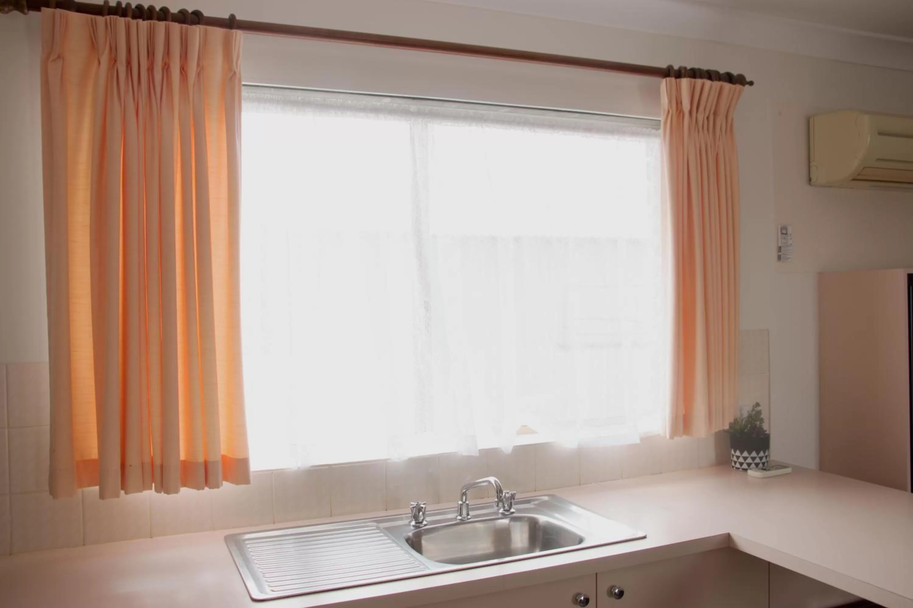 Kitchen or kitchenette in Highway Inn Motel