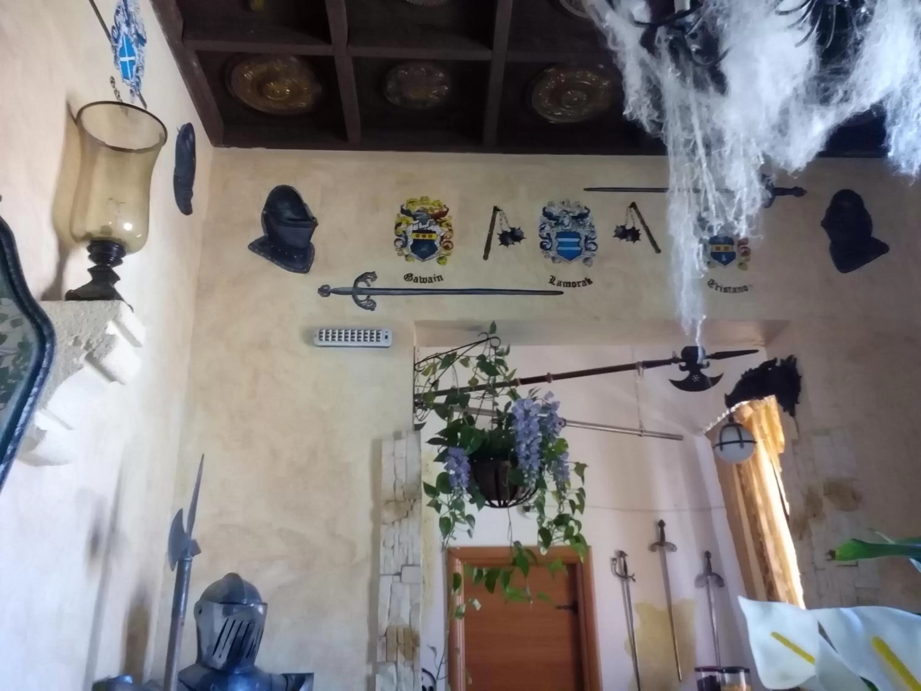 Communal lounge/ TV room in B&B Camelot