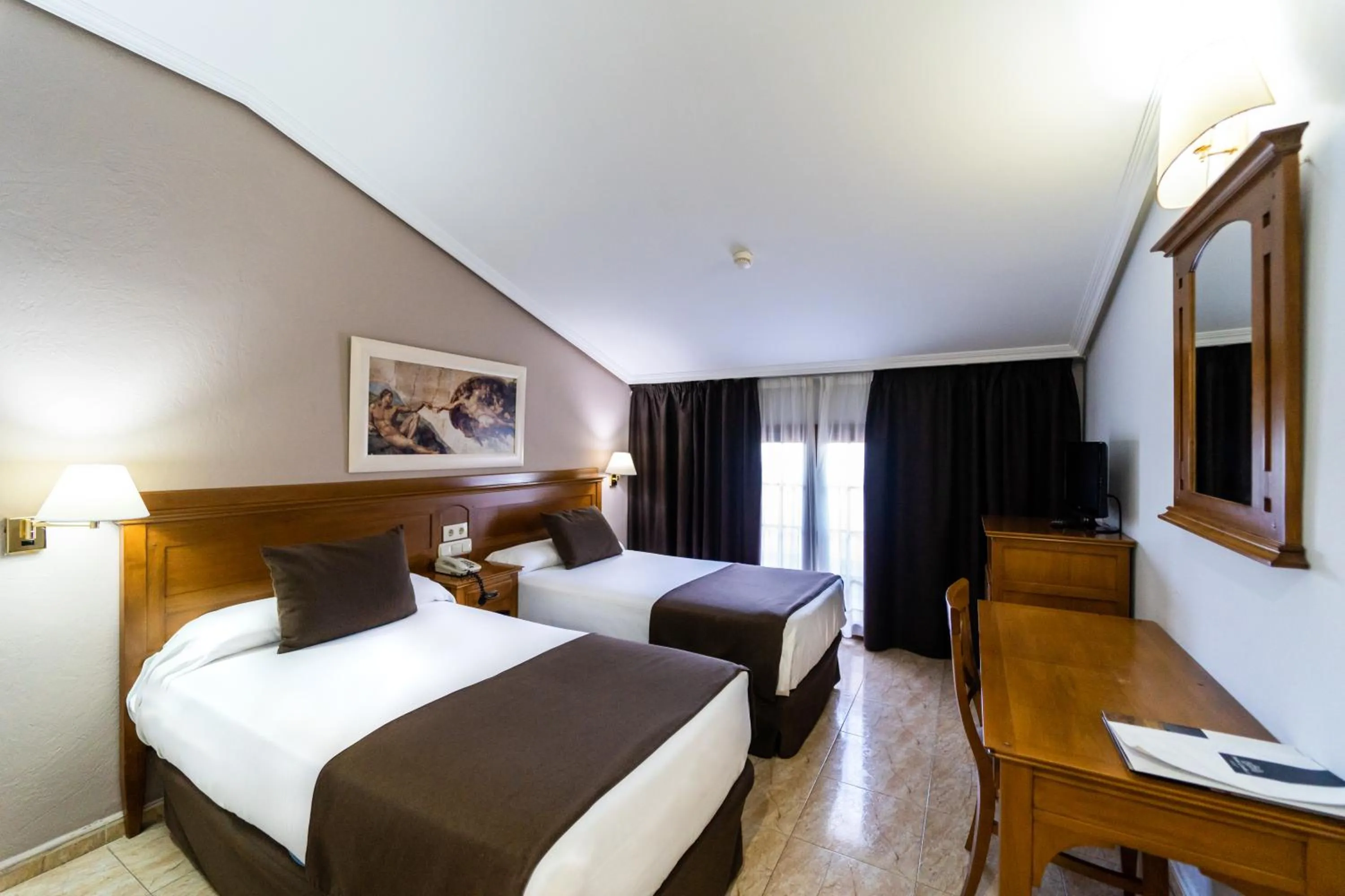 Photo of the whole room, Bed in Carlos I Toledo