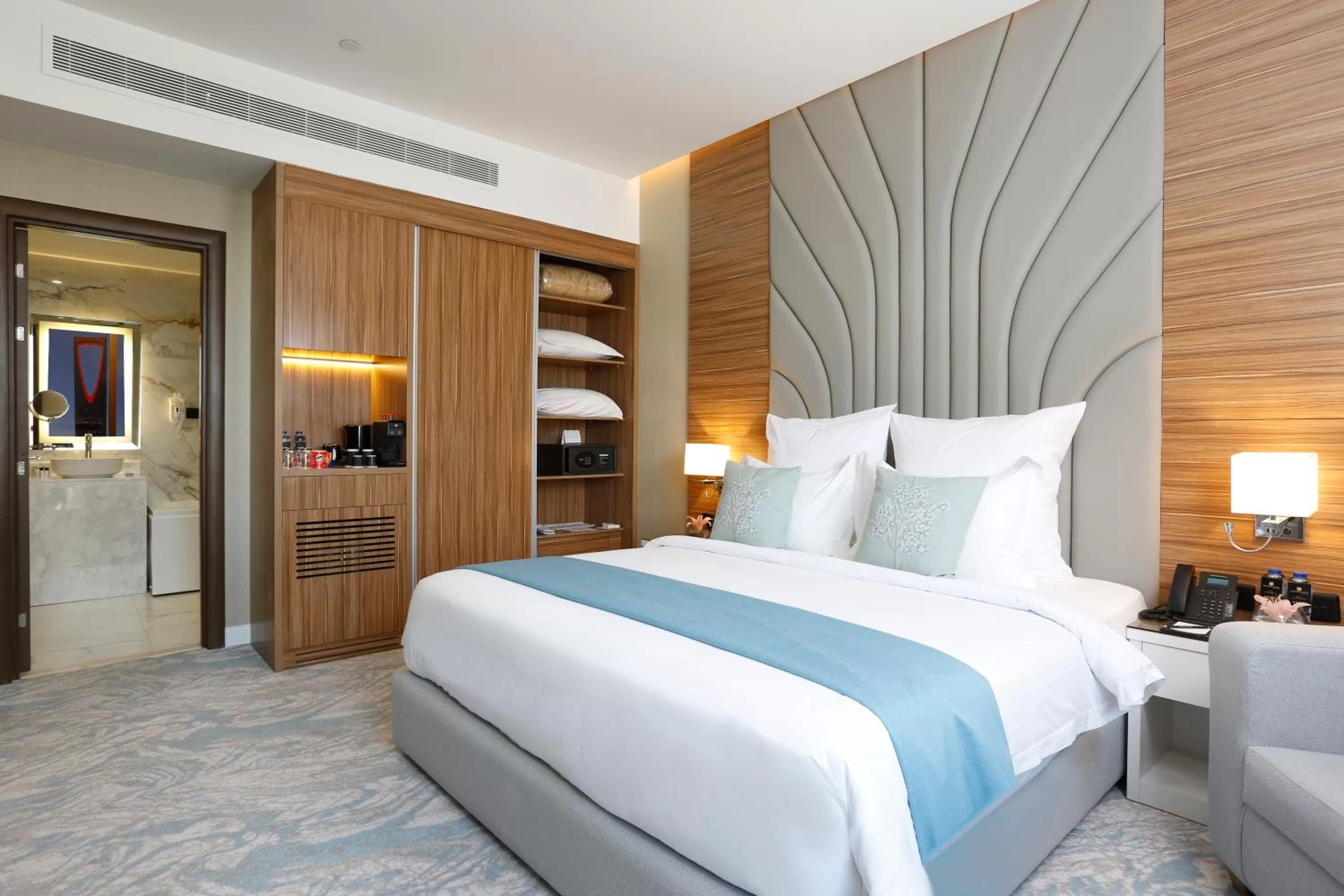 Bedroom, Bed in Cantonal Hotel by Warwick