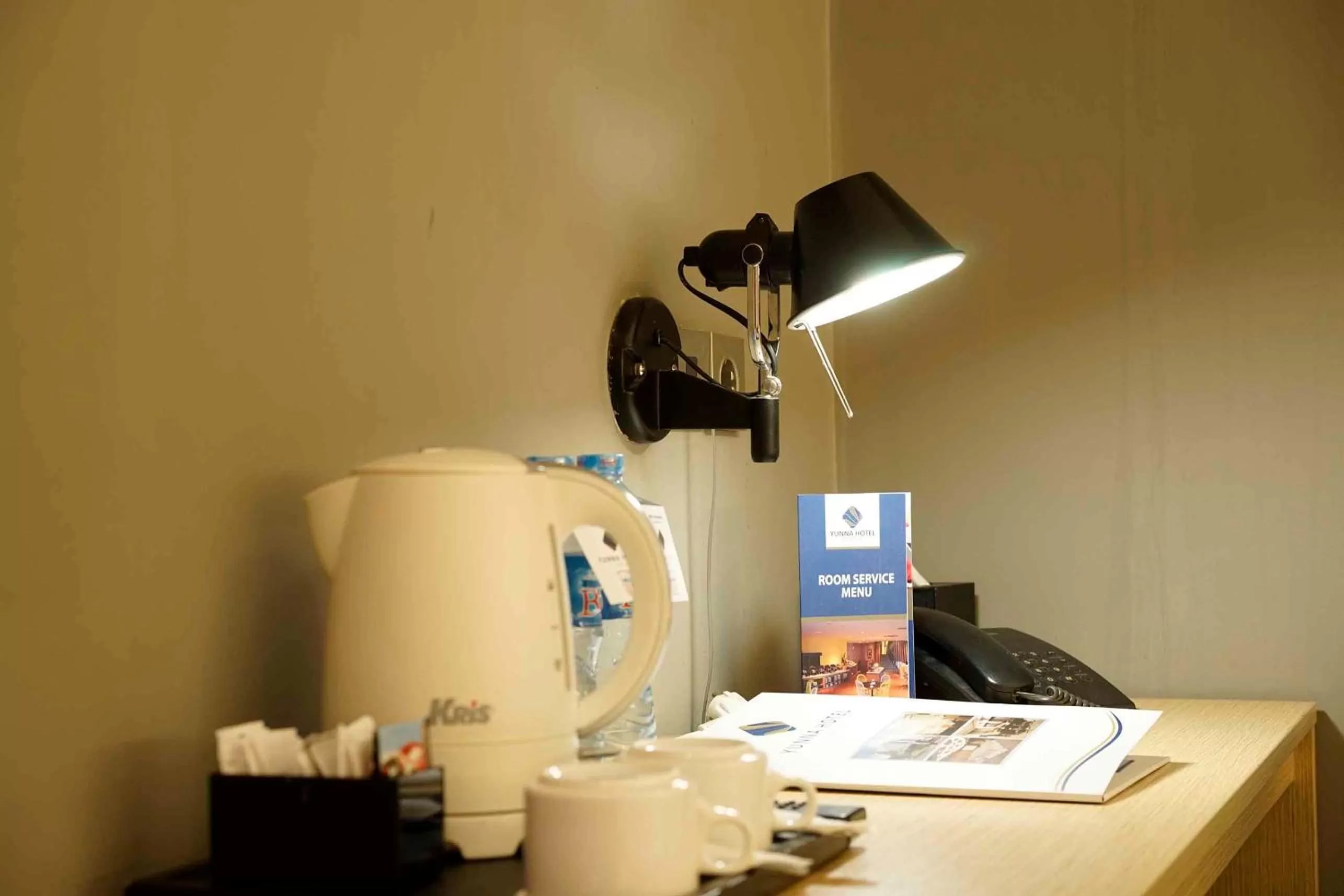 Coffee/tea facilities in Yunna Hotel Lampung