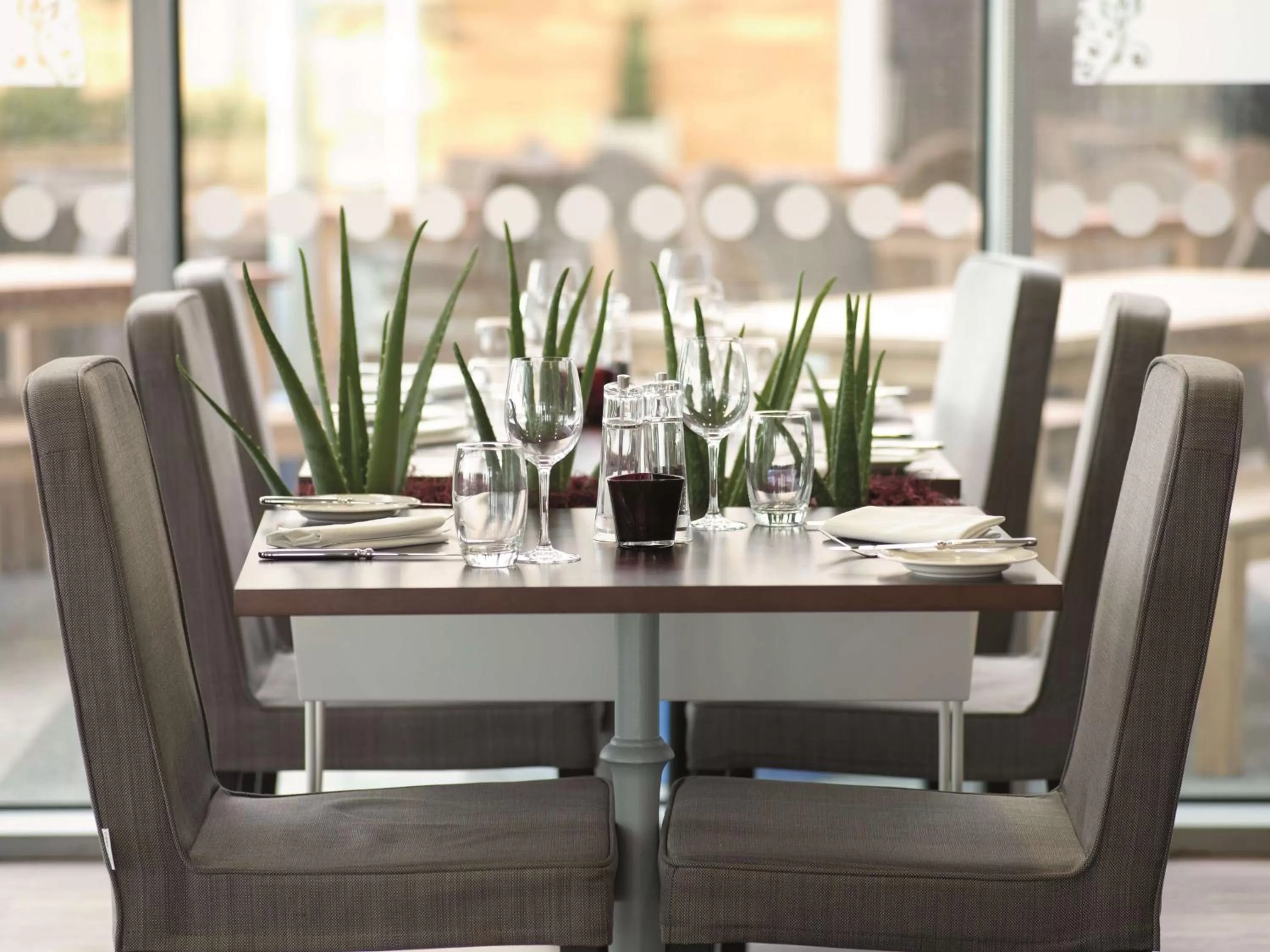 Restaurant/places to eat in Radisson Blu Hotel East Midlands Airport