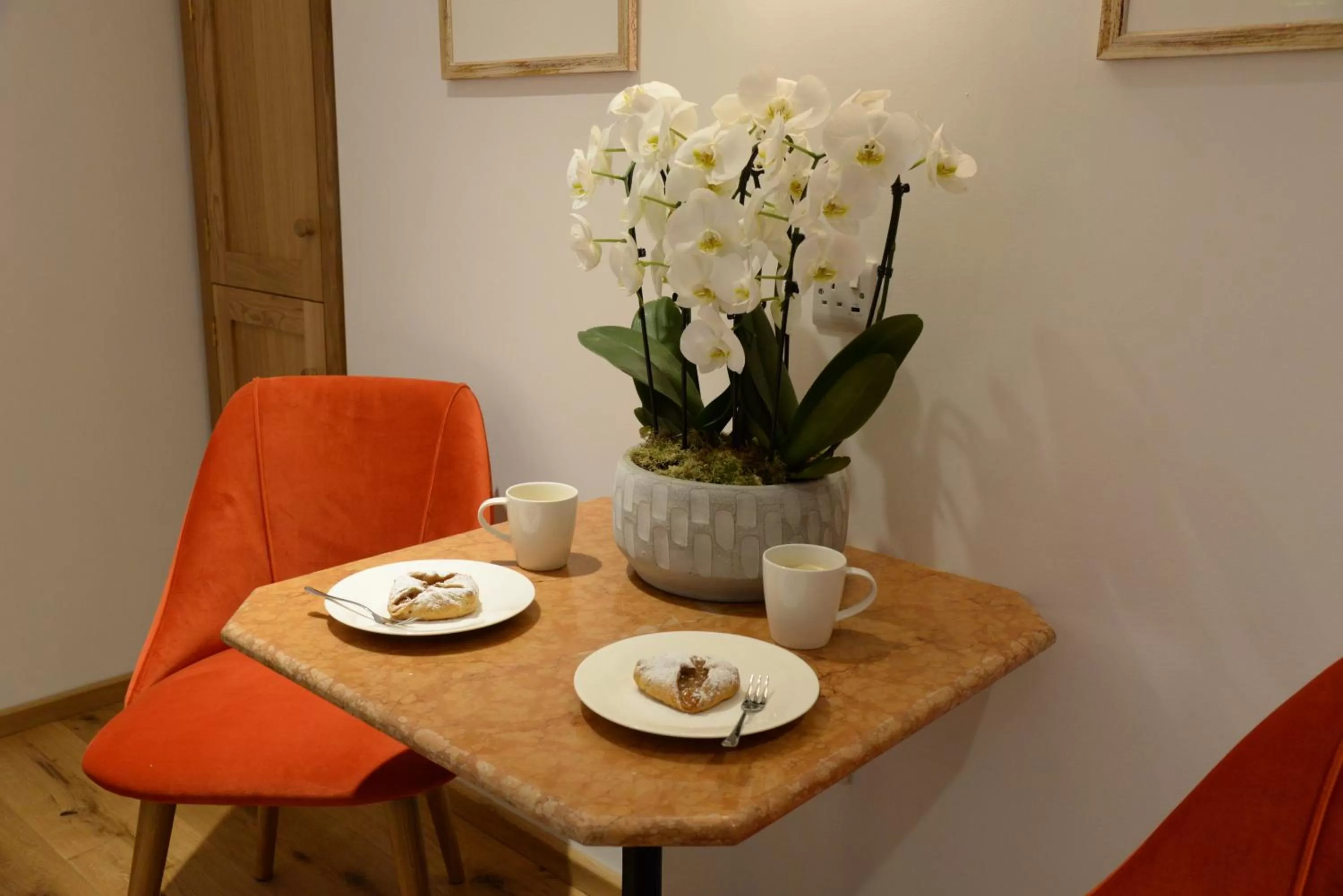 Coffee/tea facilities, Seating Area in Thatchcombe B&B