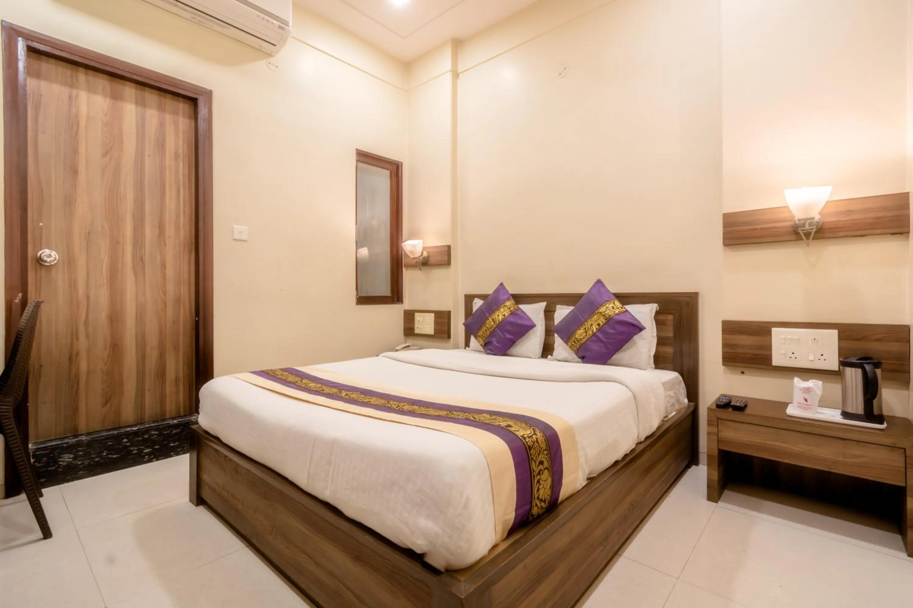 Bed in Hotel Sunday Inn