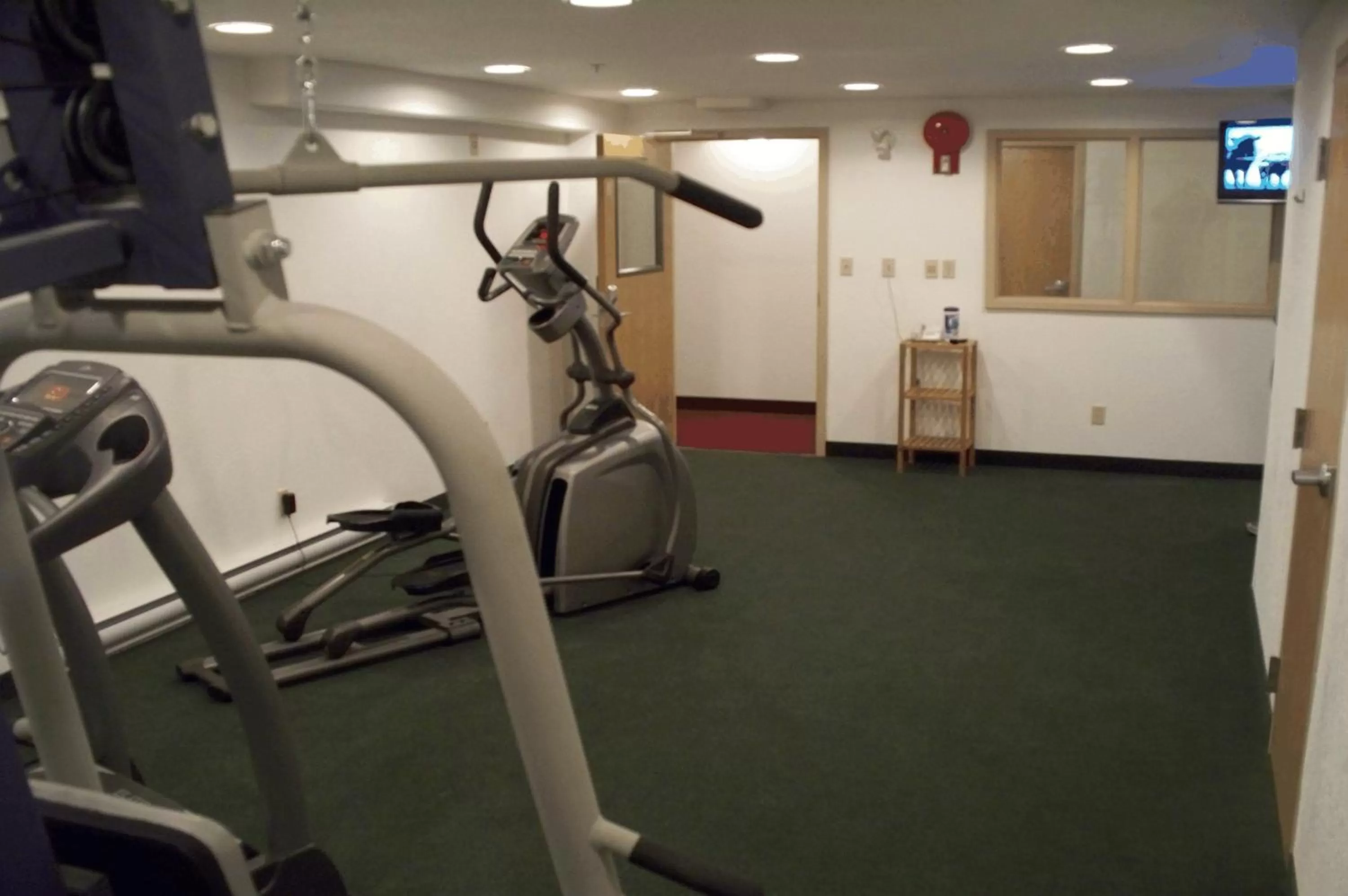 Fitness centre/facilities in Super 8 by Wyndham Pincher Creek AB