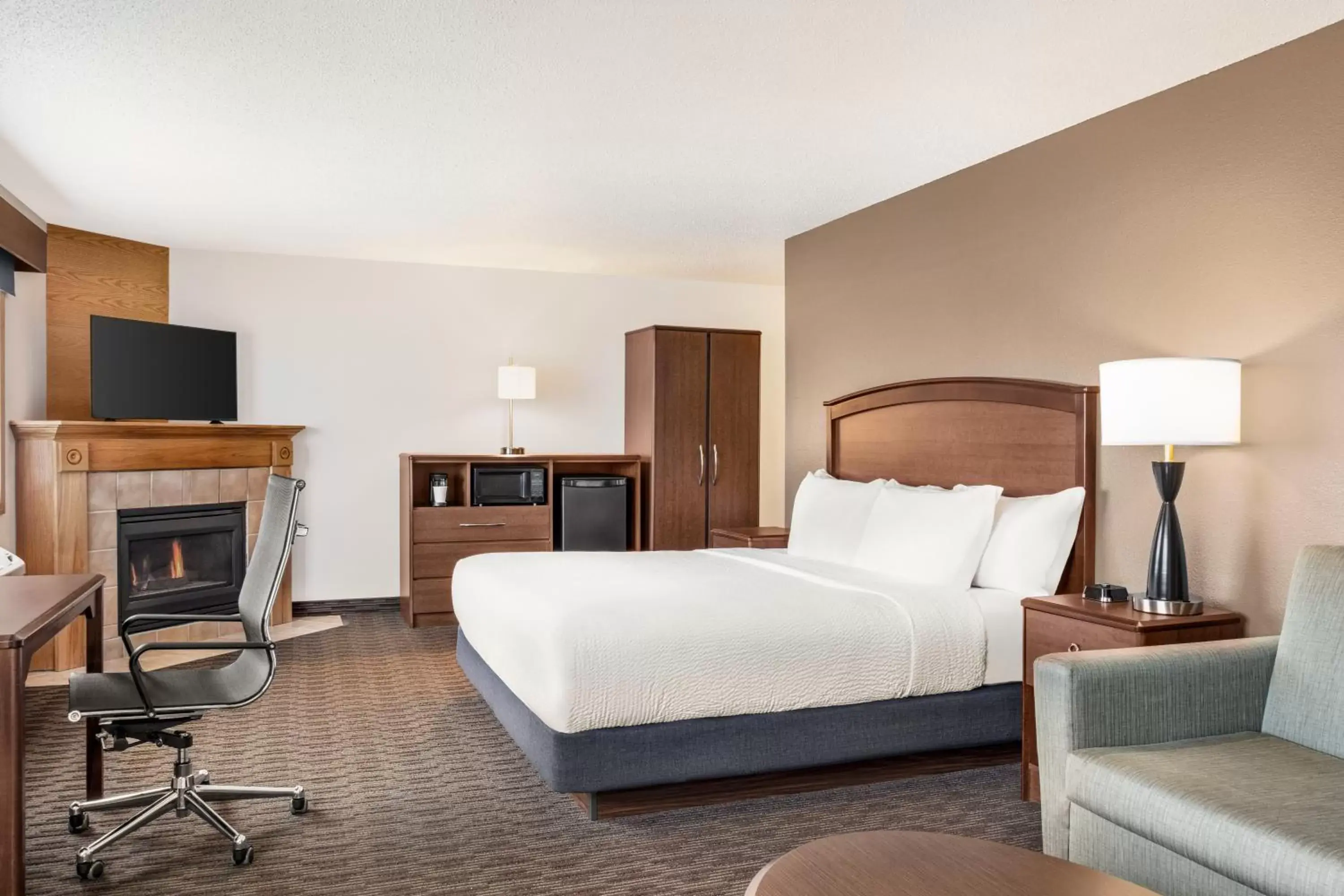 King Suite - Non-Smoking in AmericInn by Wyndham Baudette King Suite - Non-Smoking in AmericInn by Wyndham Baudette