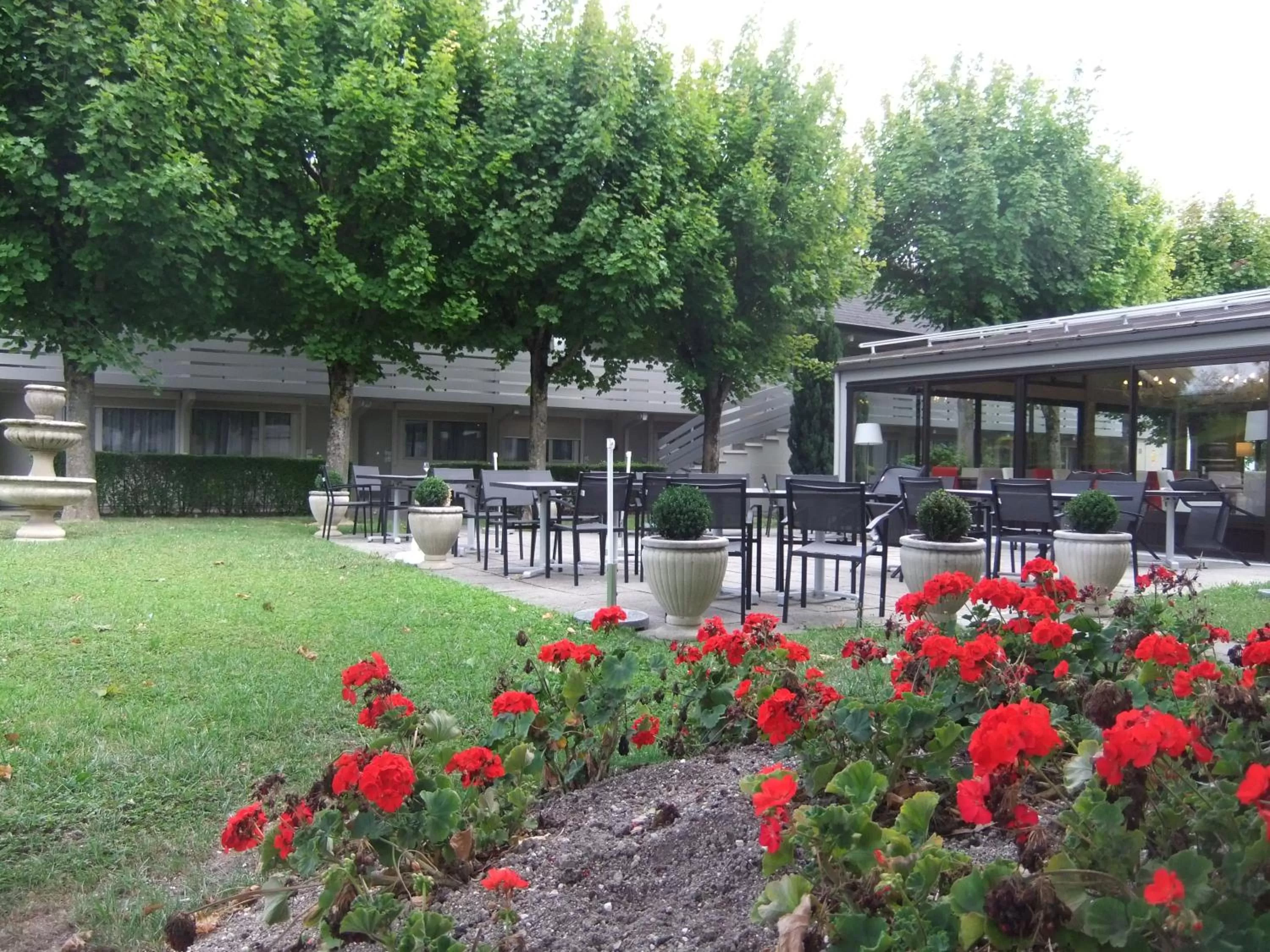 Garden in Campanile Reims Sud Bezannes