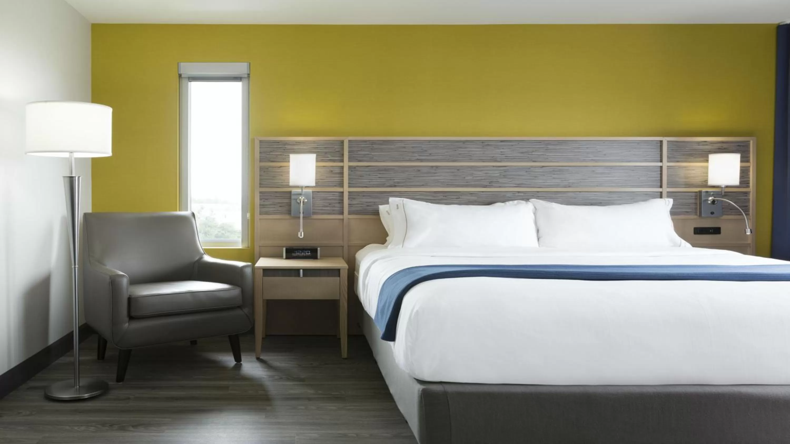 Bedroom, Bed in Holiday Inn Express Quebec City-Sainte Foy by IHG