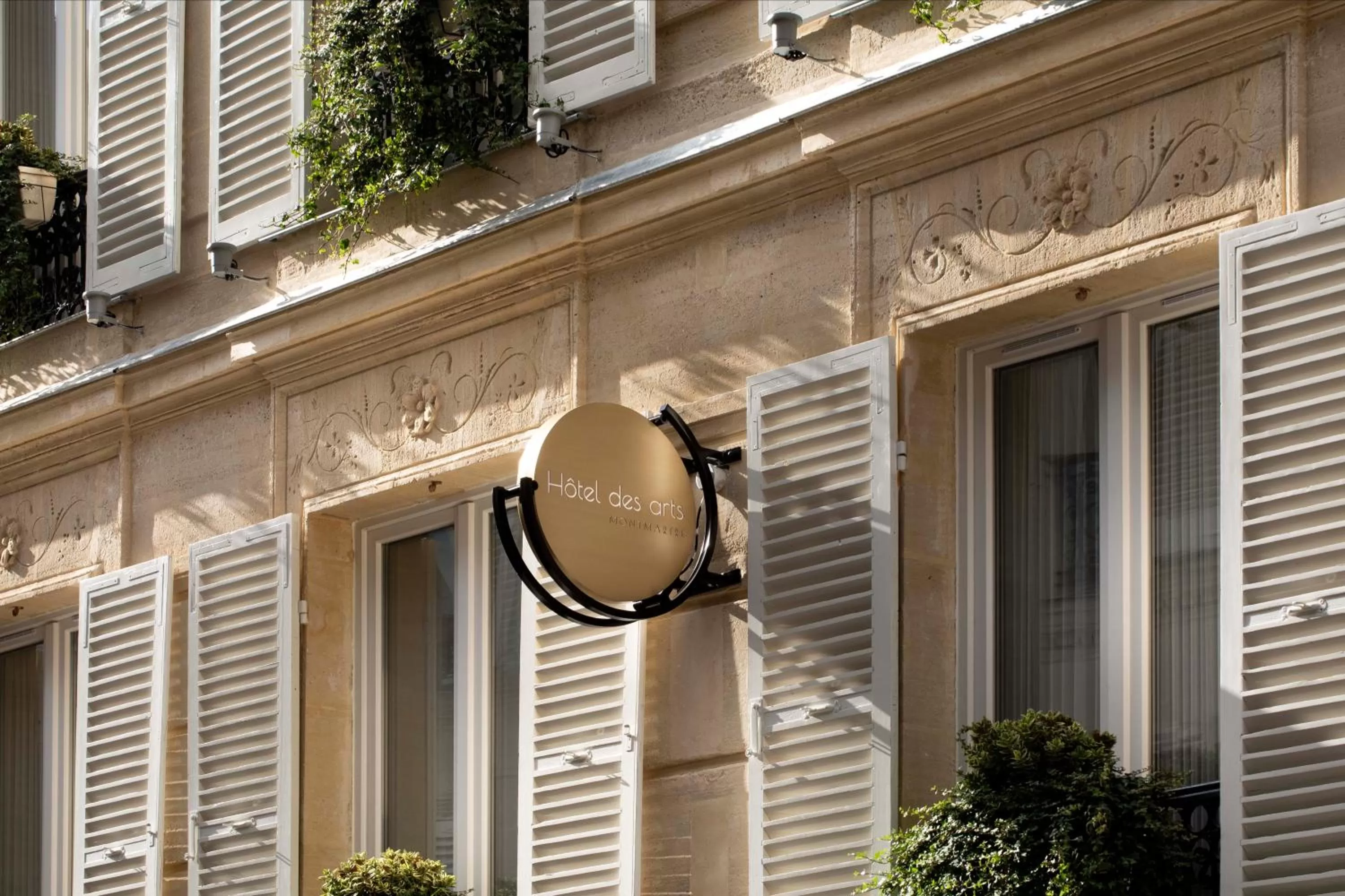 Property building in Hôtel des Arts Montmartre