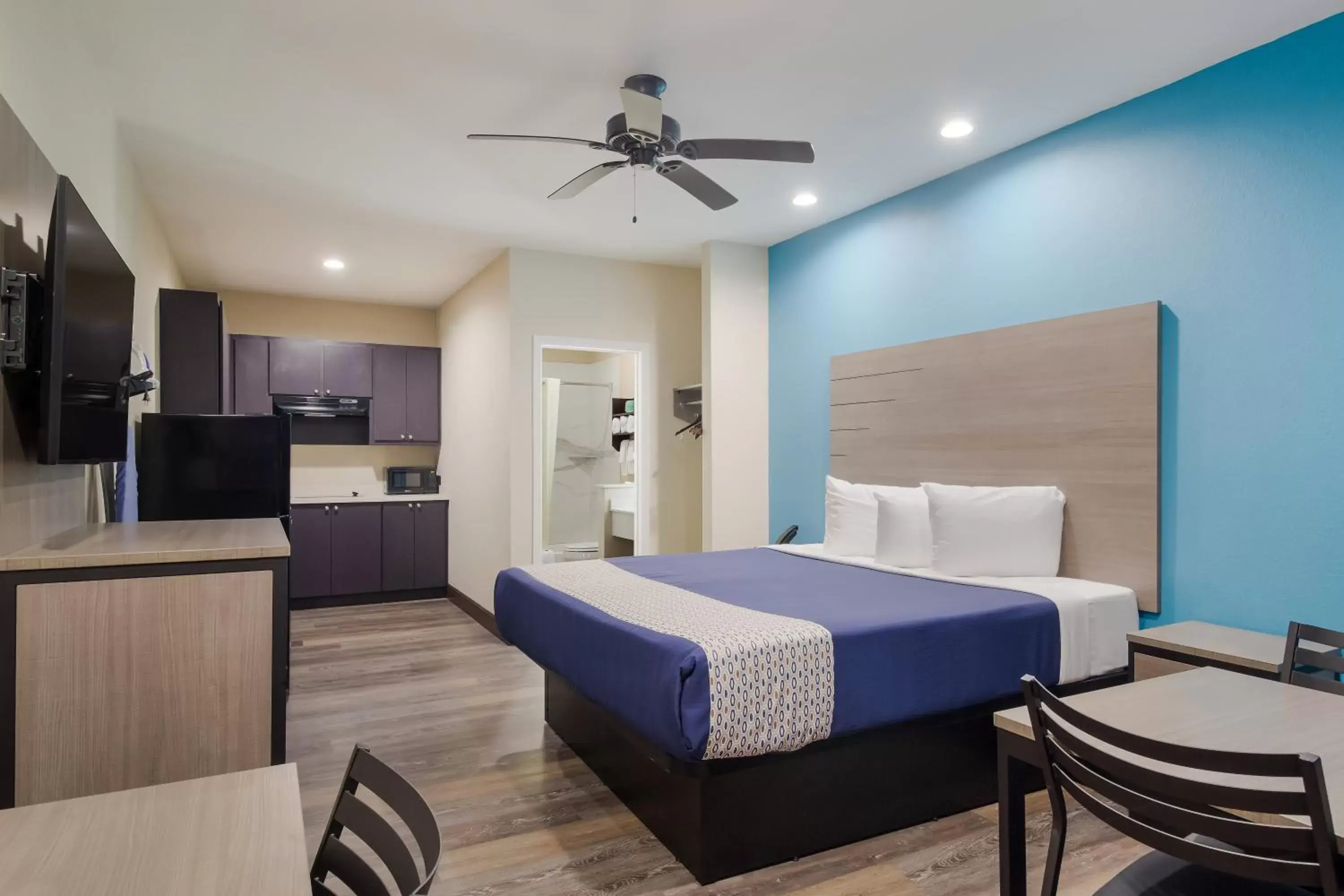 Deluxe Single Room - single occupancy in Scottish Inns & Suites Hitchcock-Santa Fe Deluxe Single Room - single occupancy in Scottish Inns & Suites Hitchcock-Santa Fe