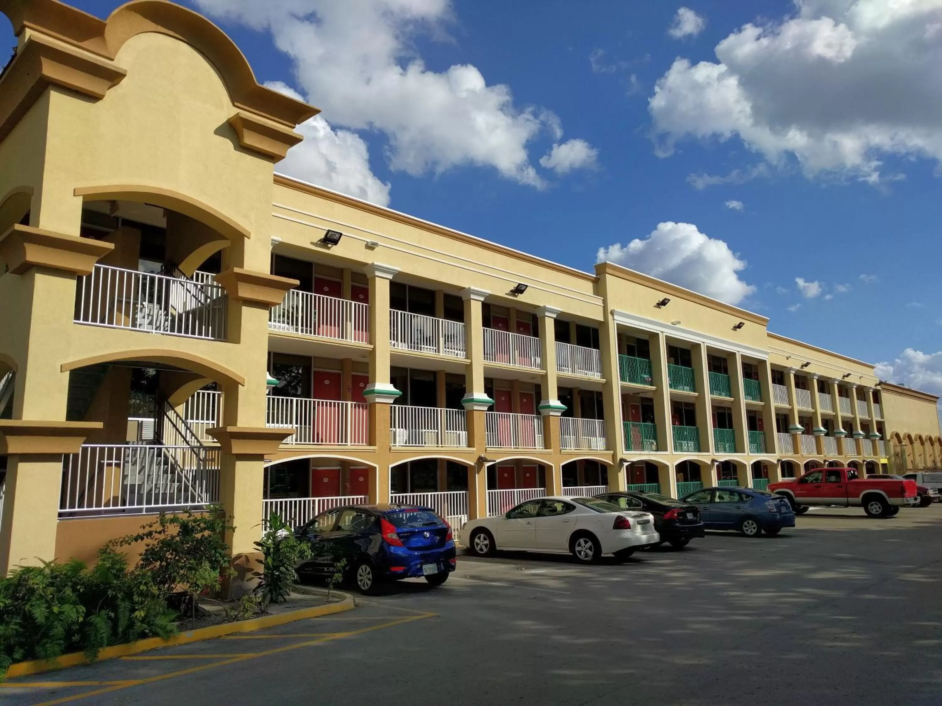 Property building in Red Carpet Inn Airport Fort Lauderdale