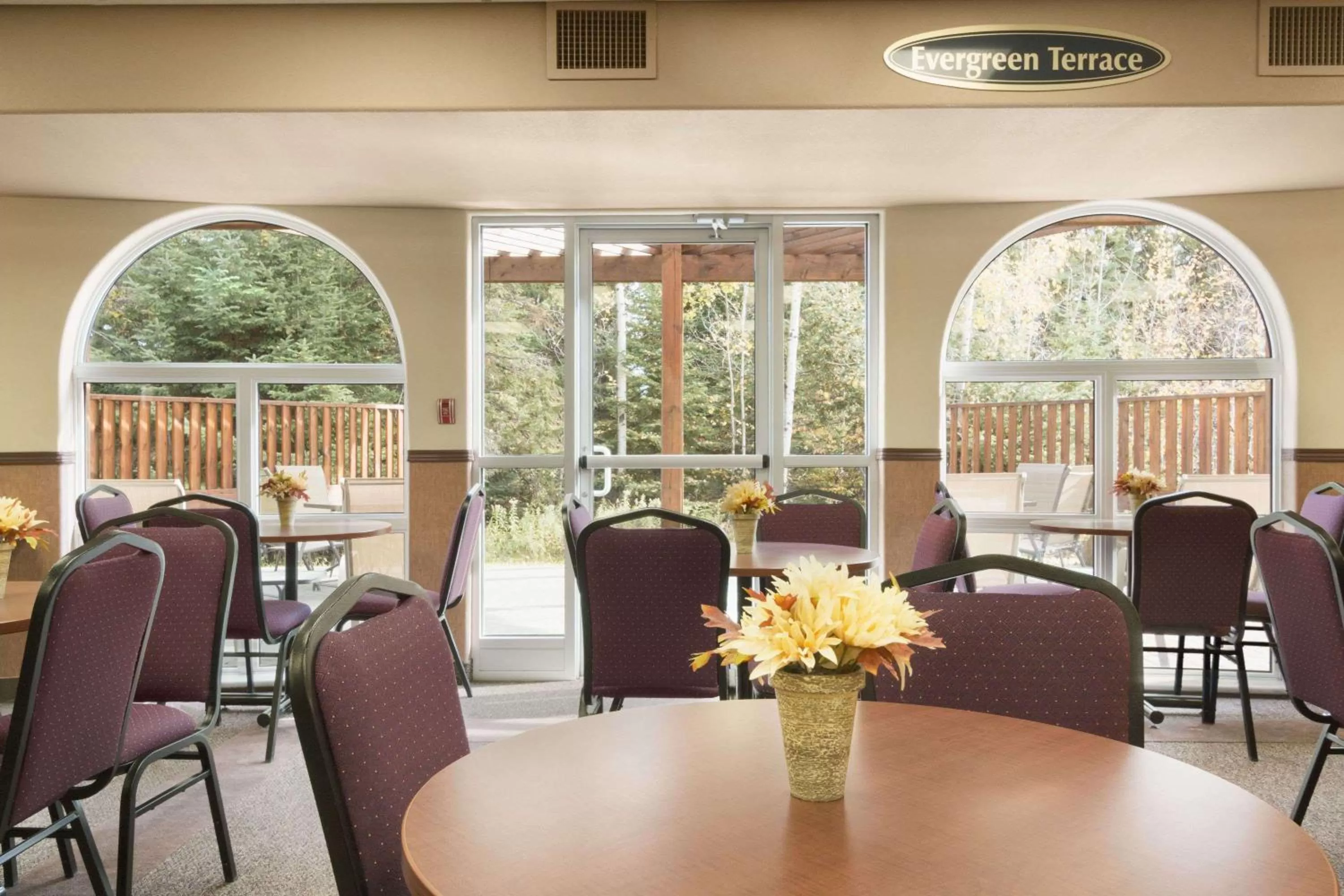 Restaurant/places to eat in Days Inn by Wyndham Thunder Bay North