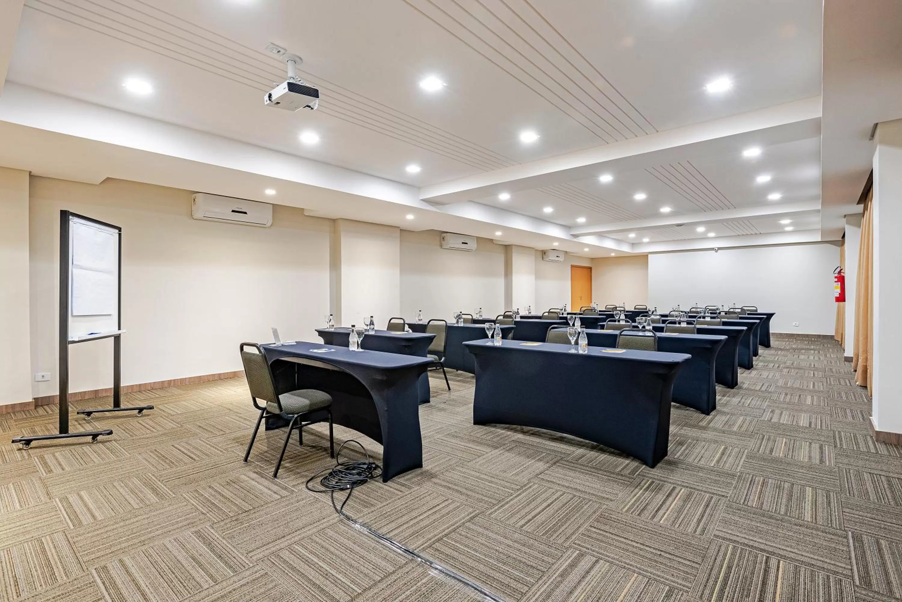 Meeting/conference room in Slim Curitiba Av das Torres