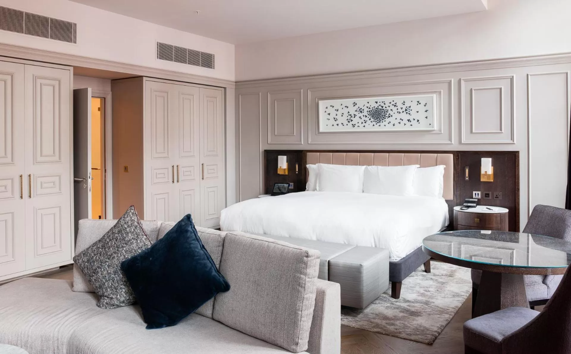 Bed in The Trafalgar St. James, London Curio collection by Hilton