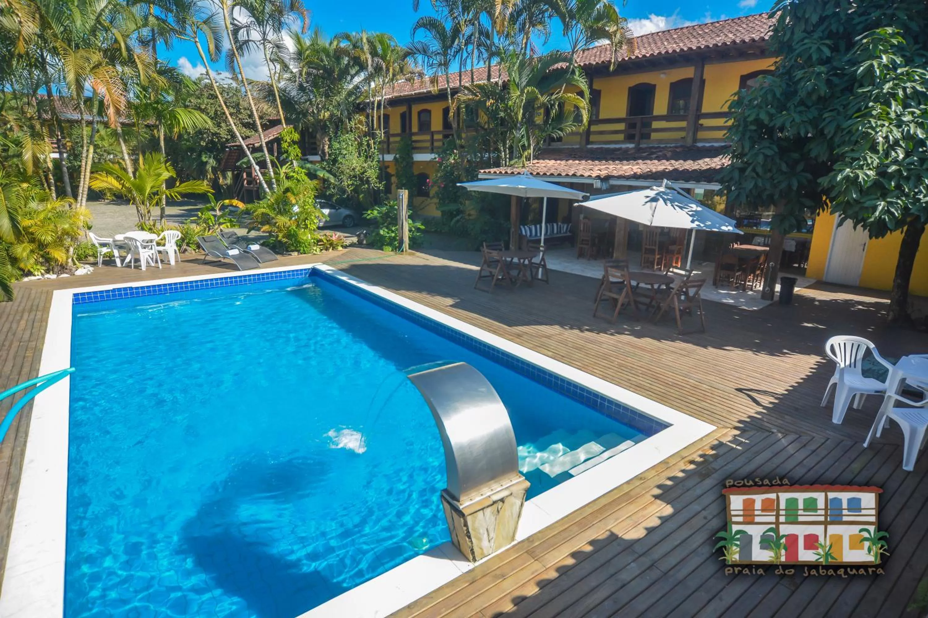 Swimming pool in Pousada Praia do Jabaquara