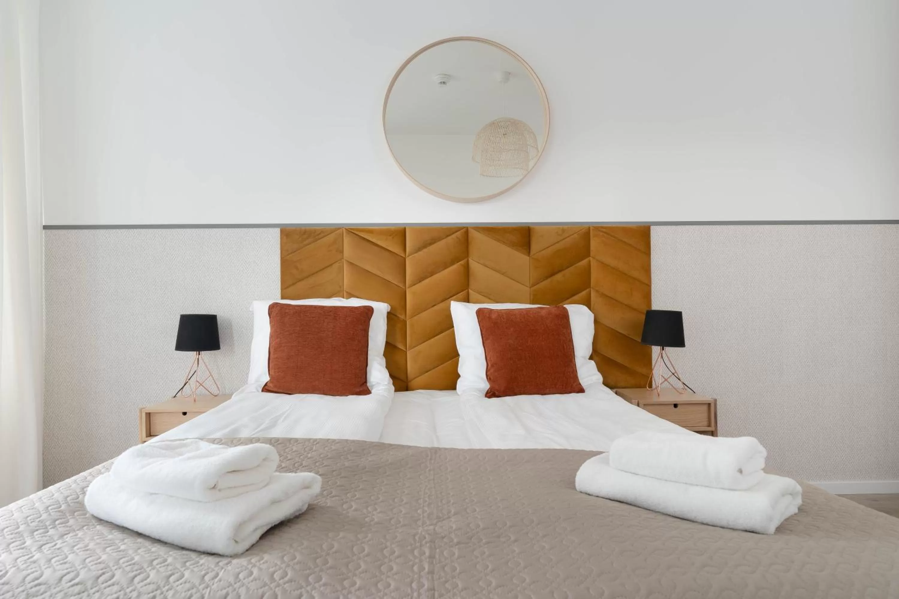 Bed in Symphony Modern Tower Apartamenty