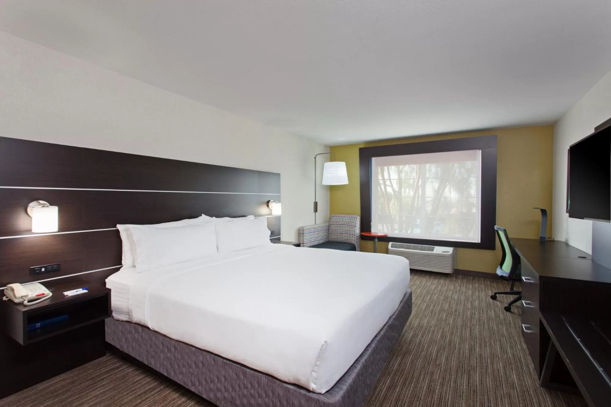 Holiday Inn Express & Suites Oakland - Airport by IHG