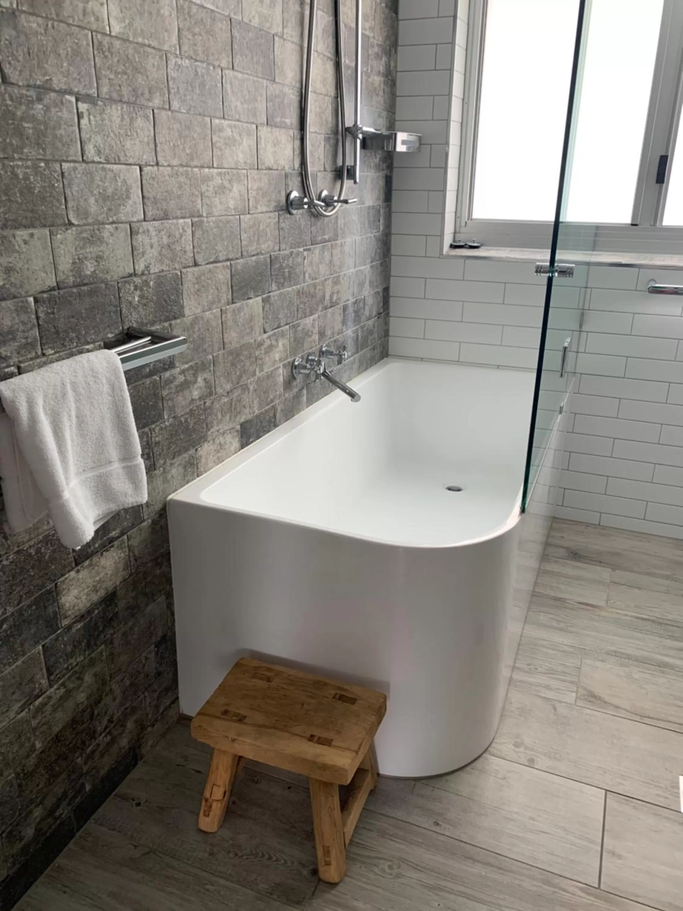 Bathroom in Pacific Regis Beachfront Holiday Apartments