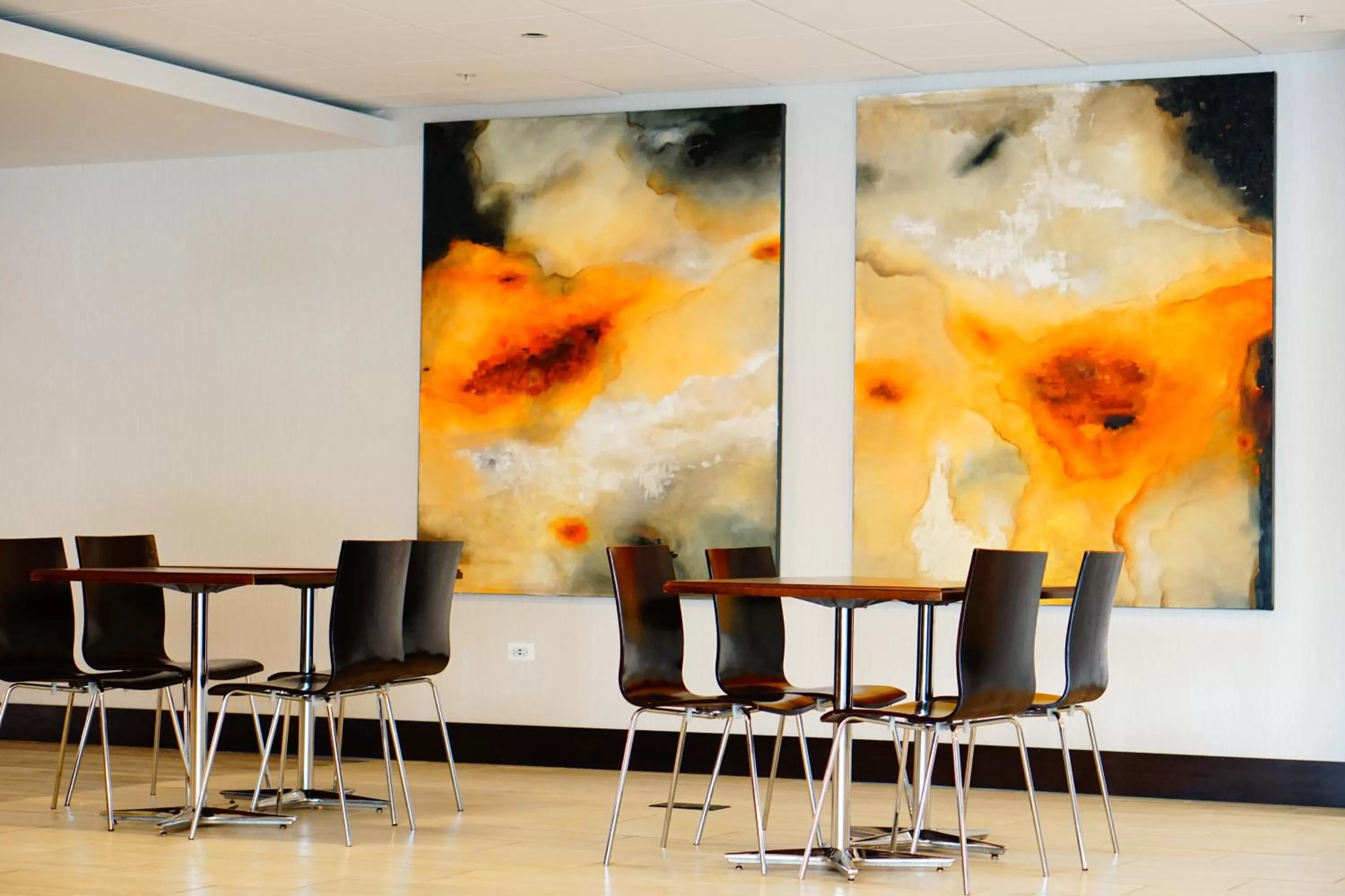 Restaurant/places to eat in Wyndham Chicago O'Hare