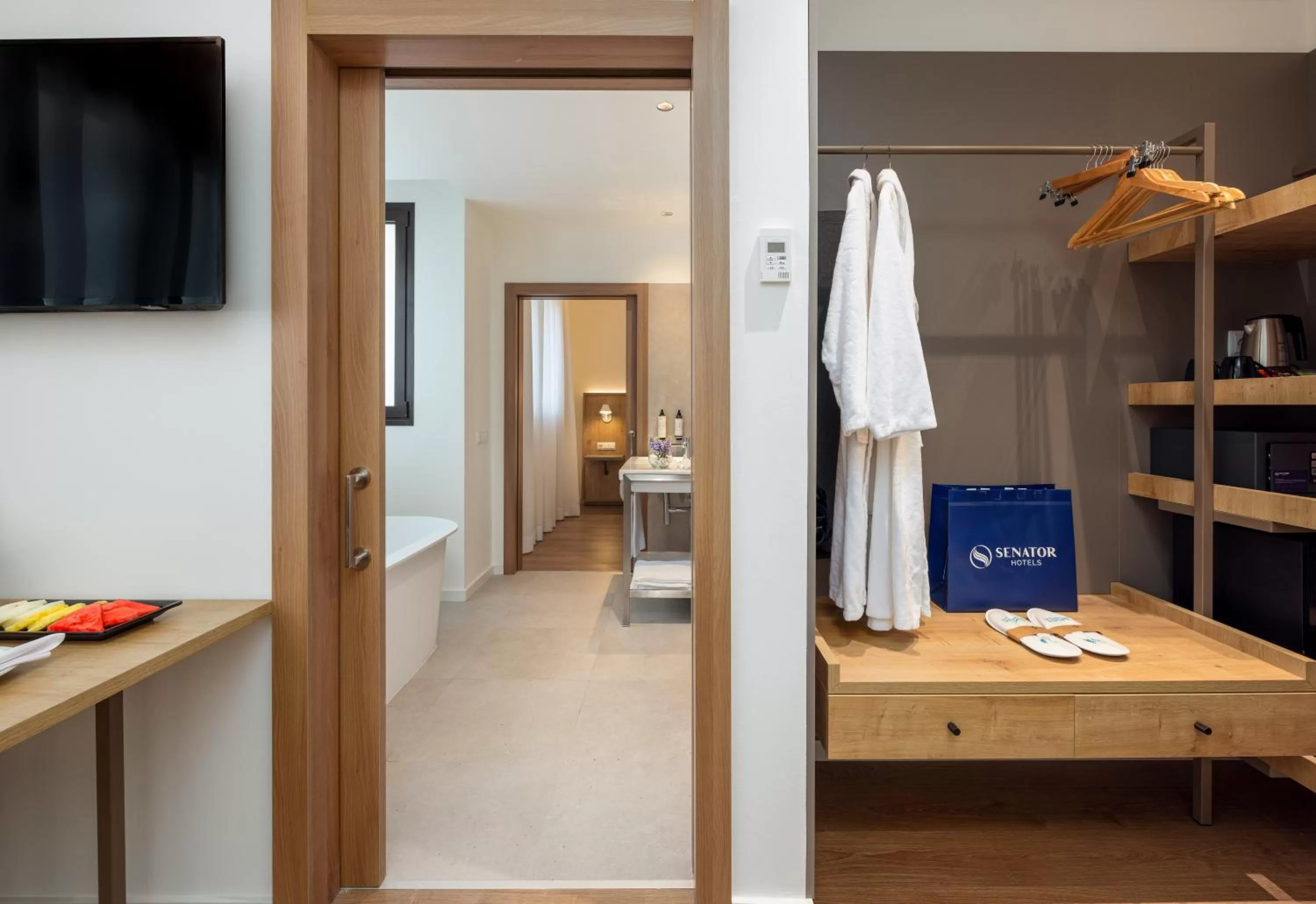 Communal lounge/ TV room in Virgen de los Reyes