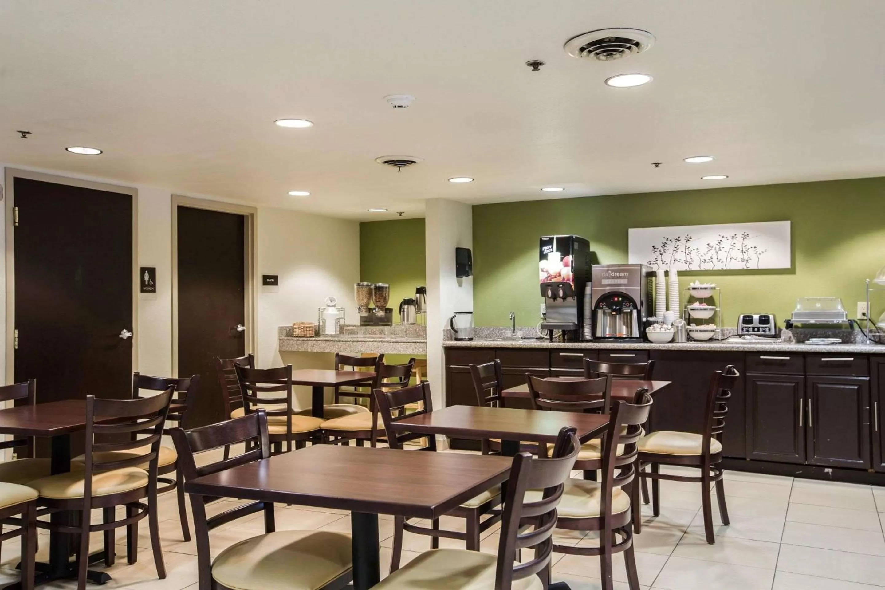 Restaurant/places to eat in Sleep Inn Atlanta Airport